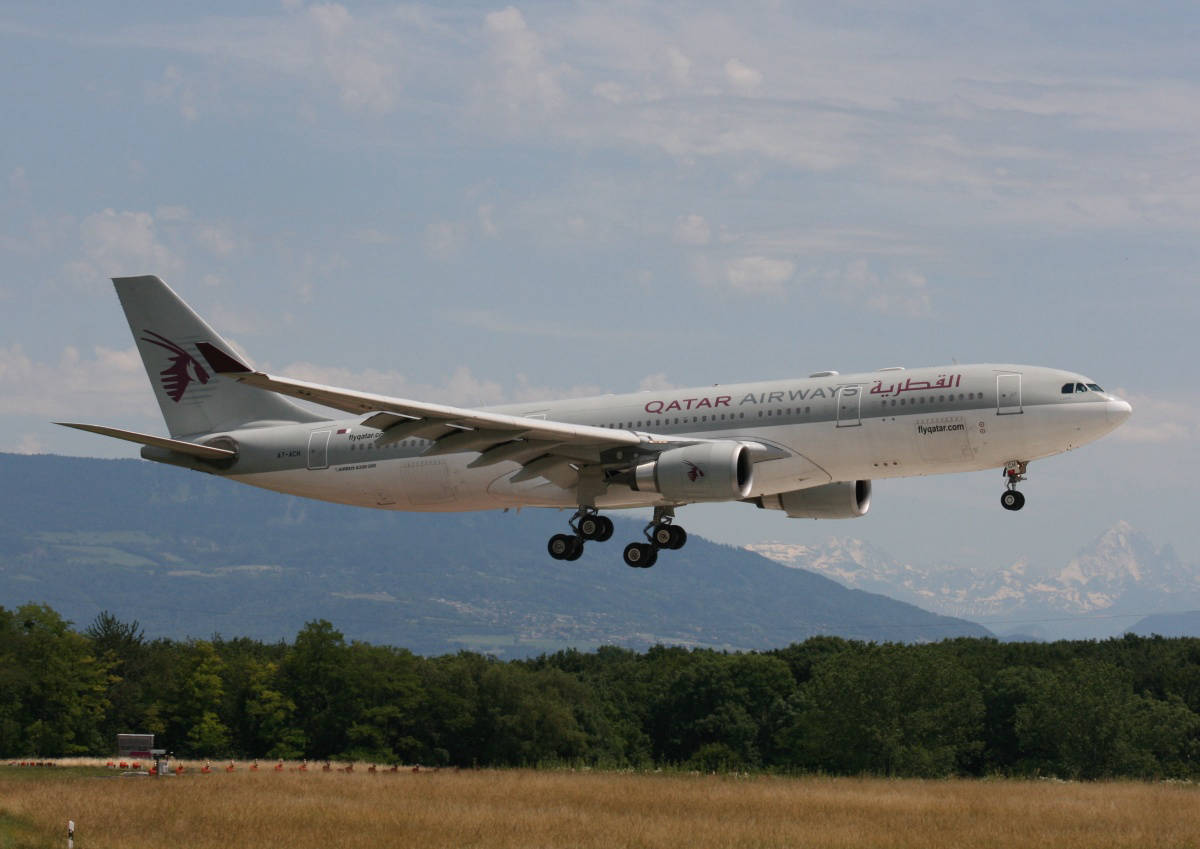 PH-AJU Douglas DC-2 A7-ACH Airbus A330-202 Qatar GVA 14.06.2009