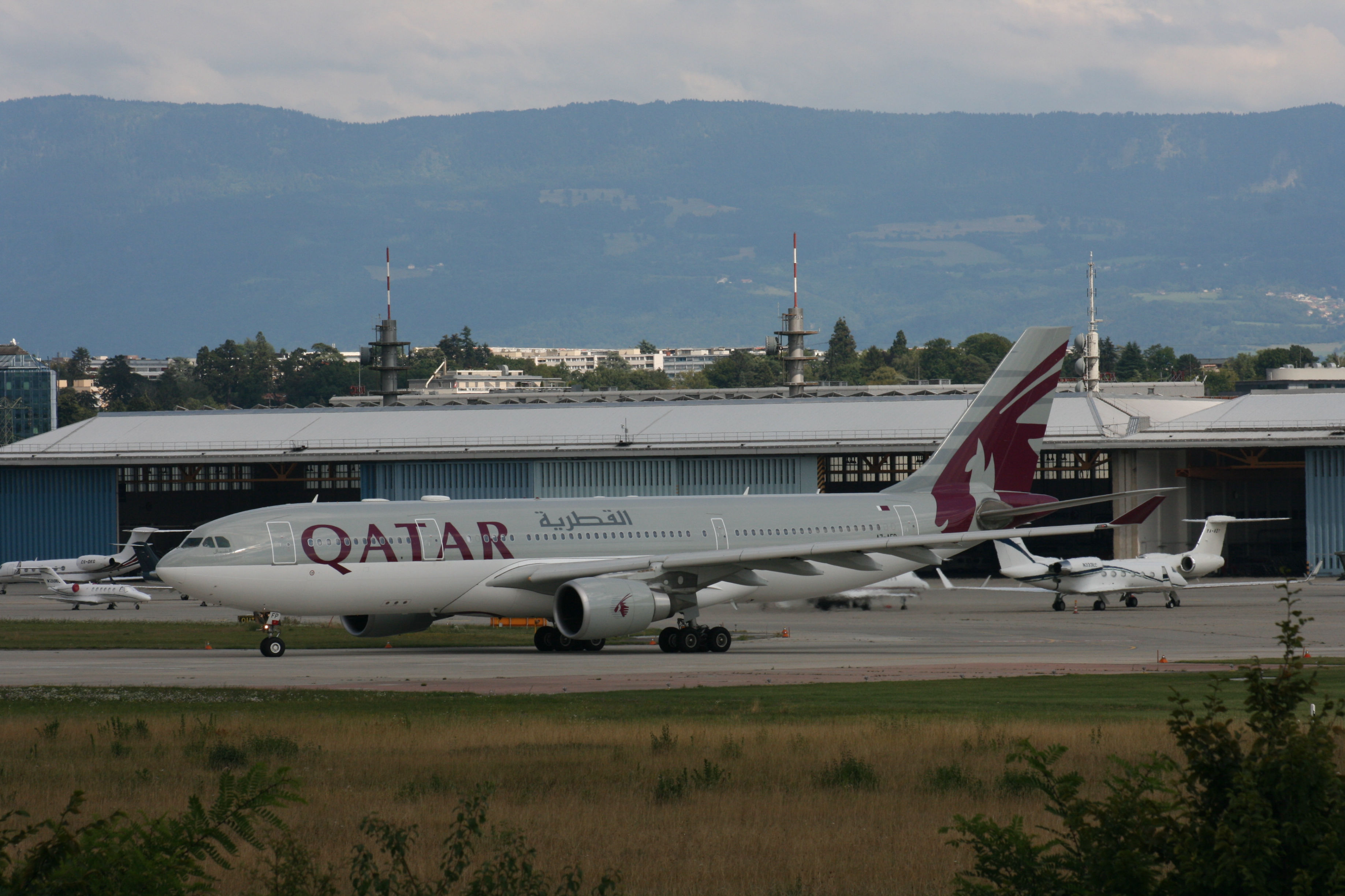 PH-AJU Douglas DC-2 A7-AFP A330-202 msn 684 Qatar AW GVA aout 2010