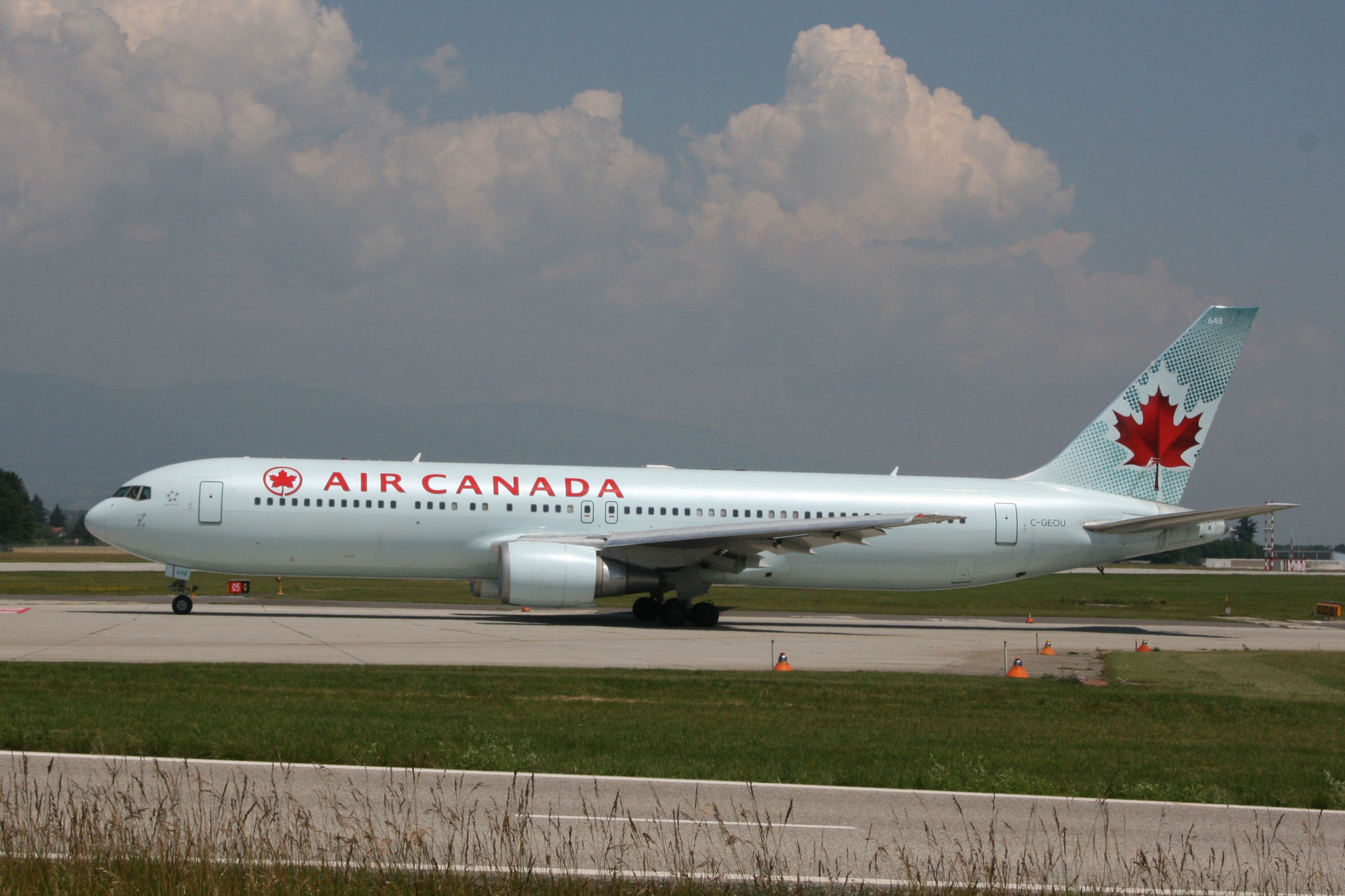 PH-AJU Douglas DC-2 C-GEOU B.767-375ER Air Canada GVA 27.6.2010