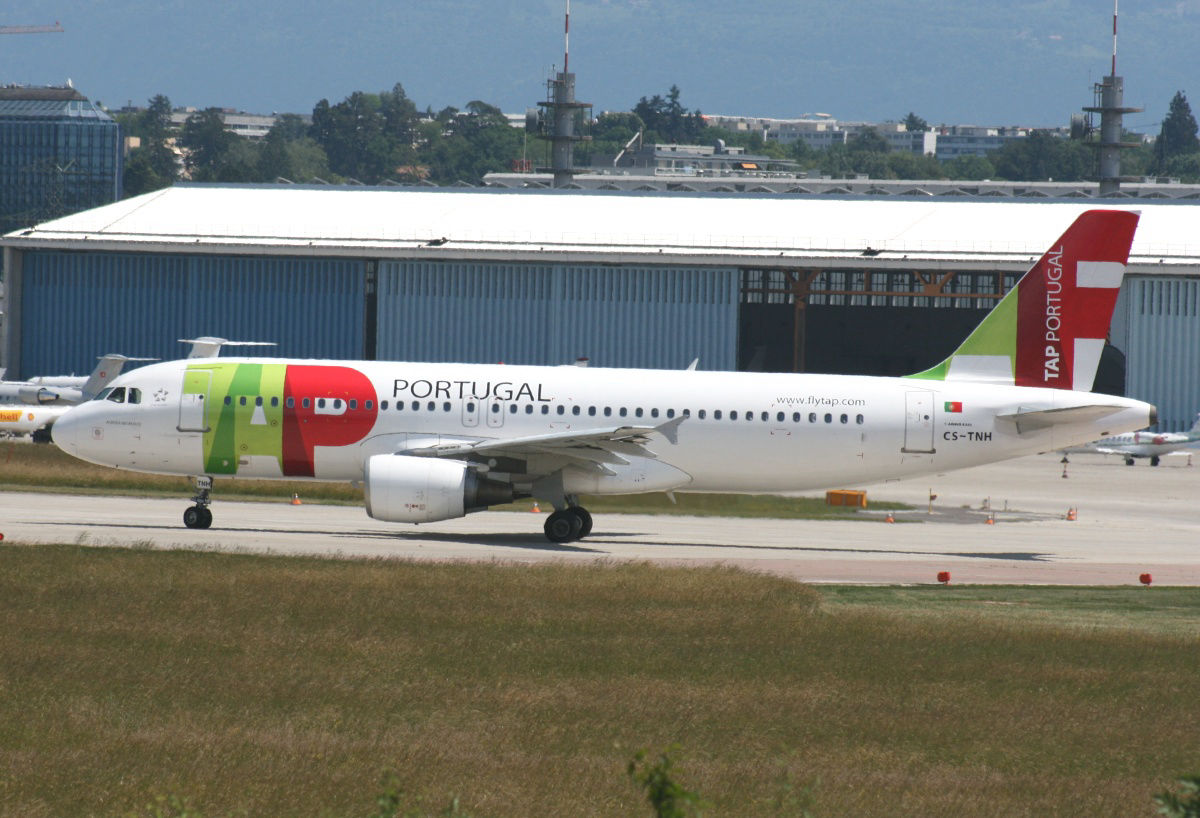 PH-AJU Douglas DC-2 CS-TNH A320-214 TAP GVA 31.5.2008