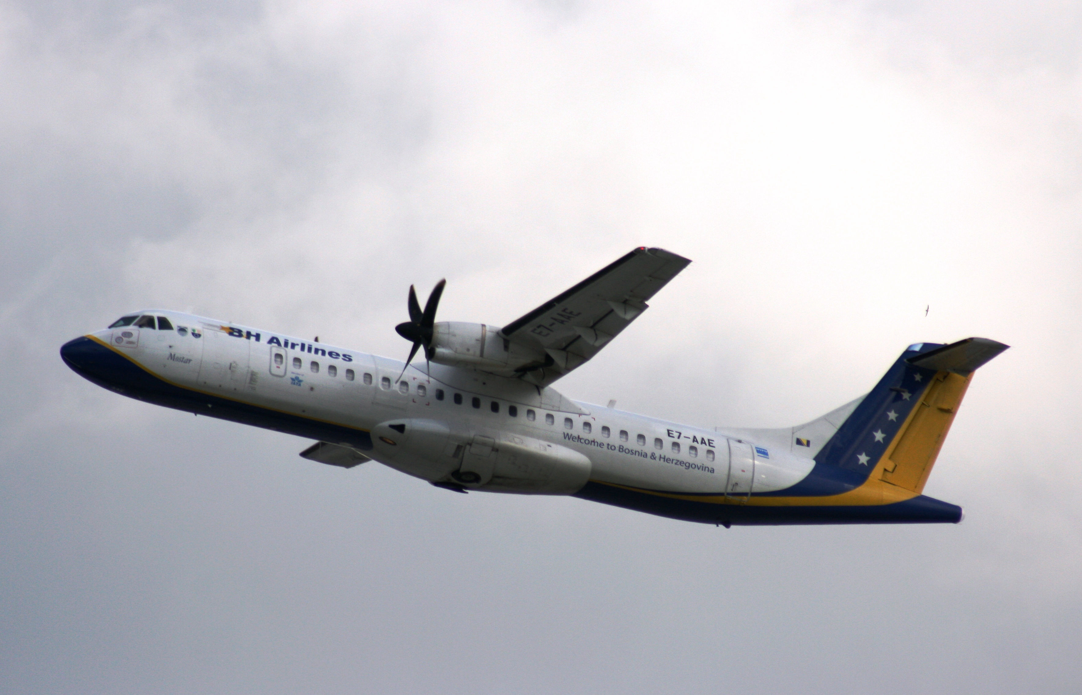 E7-AAE ATR-72-212 BH Airlines ZRH 18.4.2009