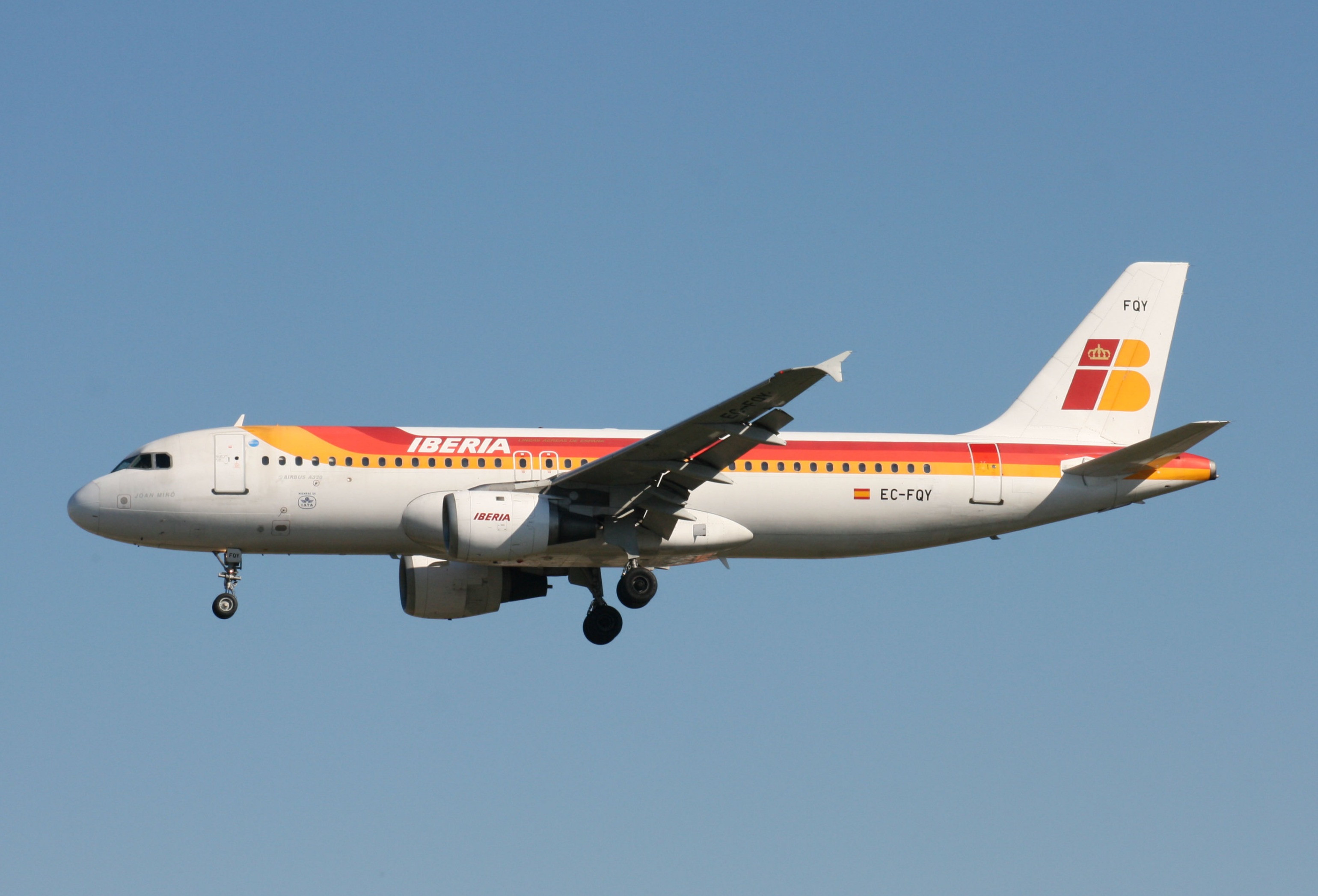 PH-AJU Douglas DC-2 EC-FQY Airbus A320-211 Iberia GVA aout 2010