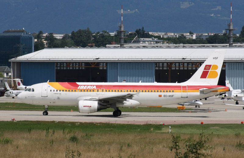 EC-HSF Iberia Airbus A320-214