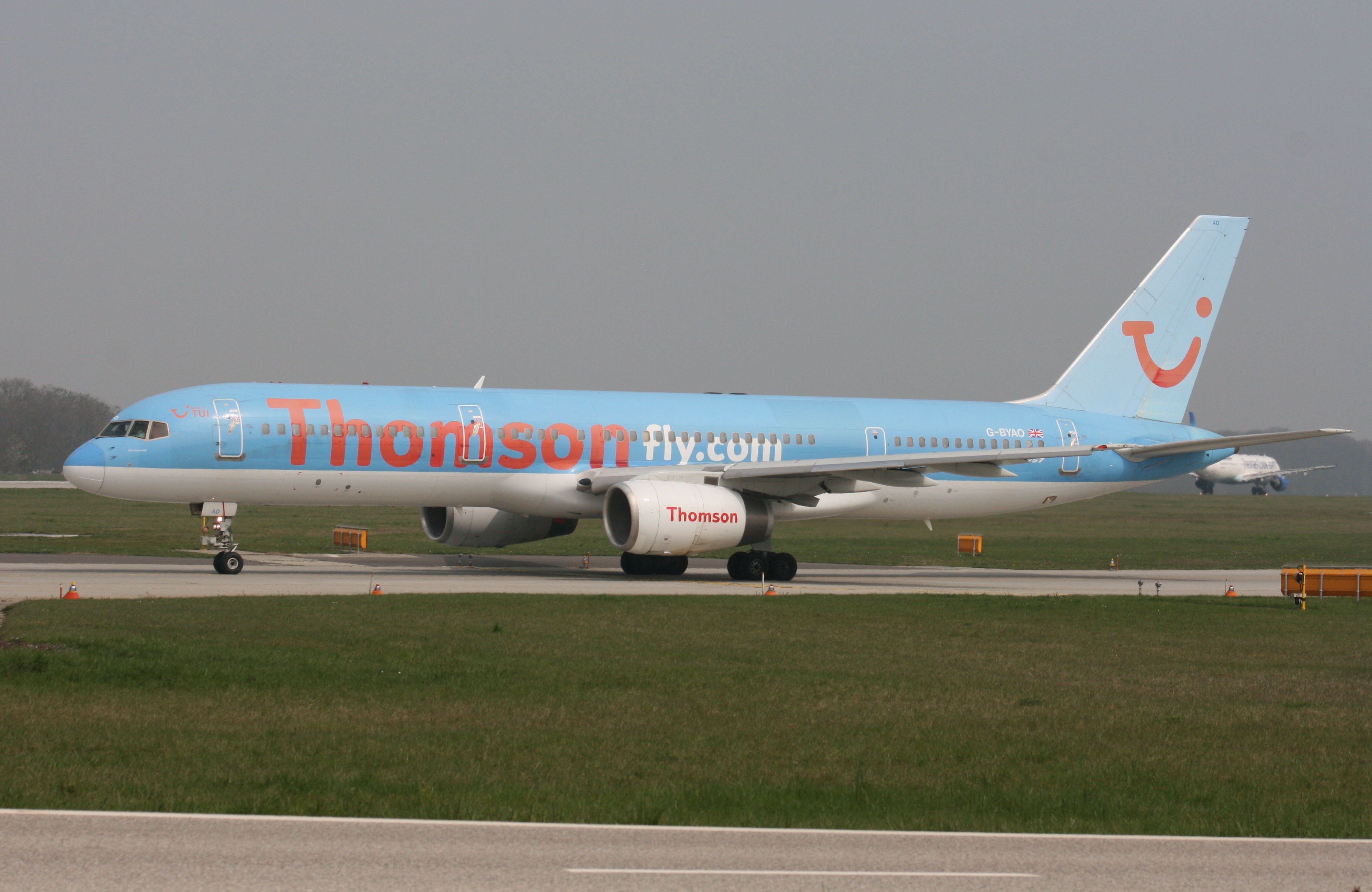 PH-AJU Douglas DC-2 G-BYAO B757-204 Thomsonfly GVA 21.10.2018