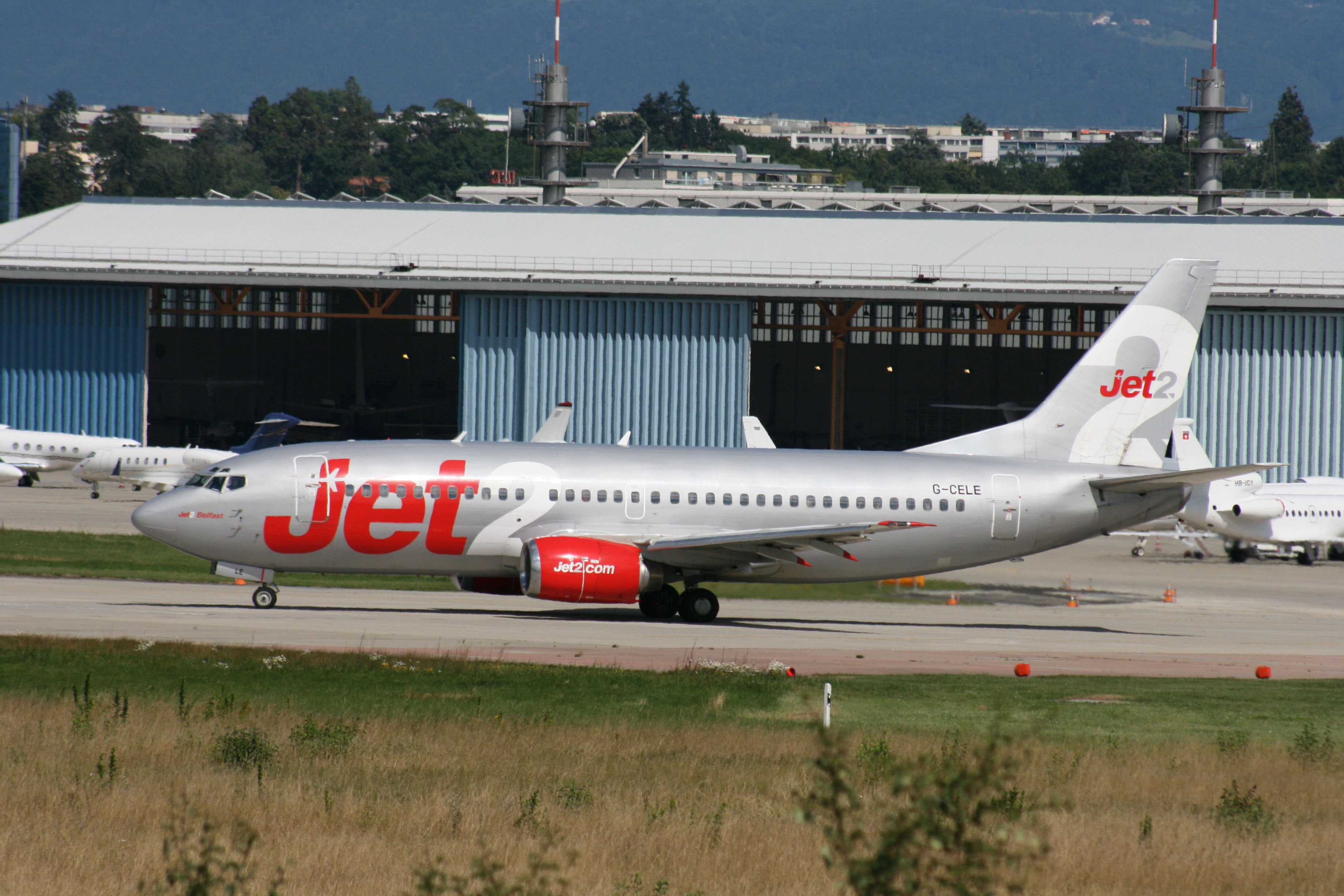 PH-AJU Douglas DC-2 G-CELE B.737-33A JET2 GVA 22.7.2008