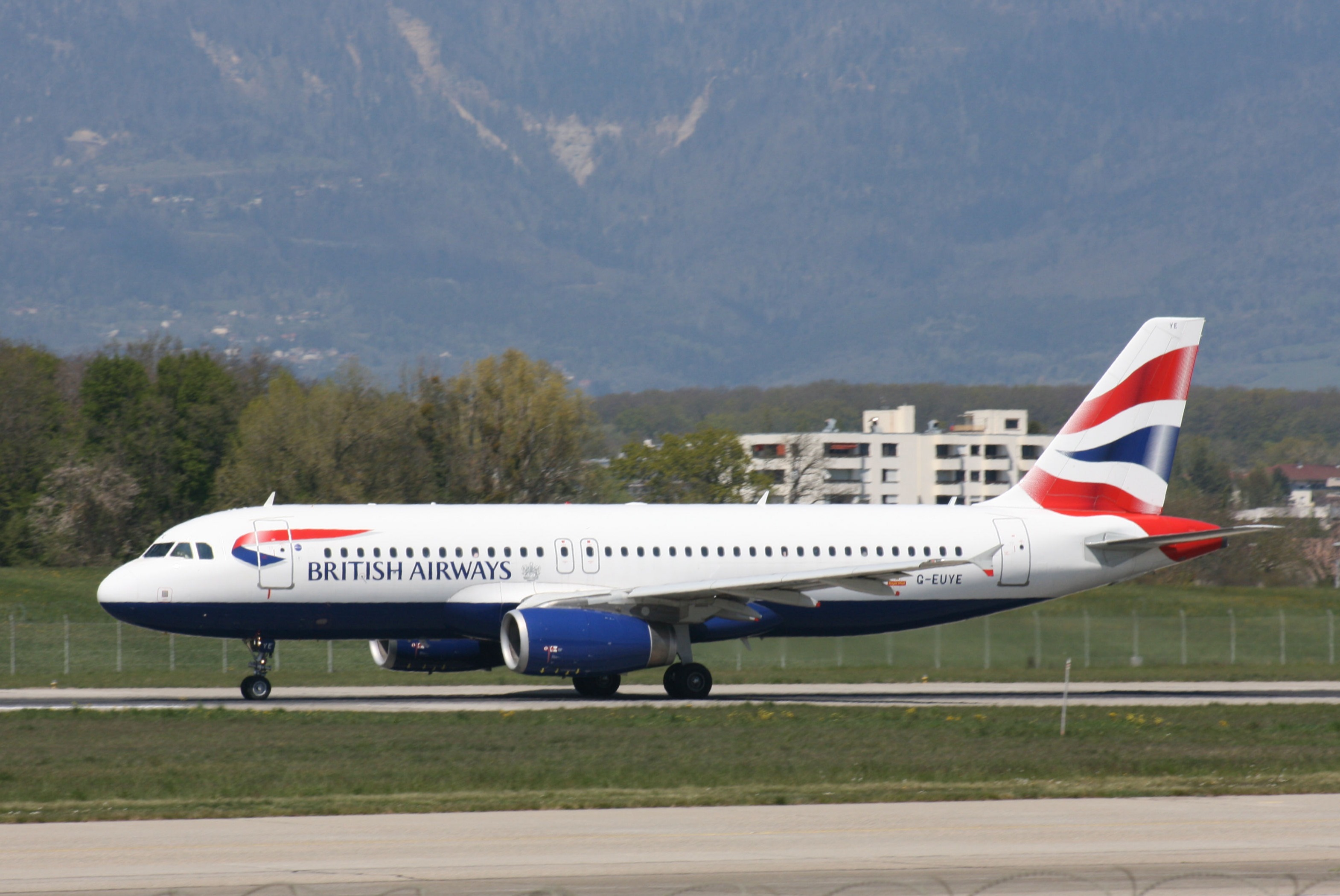 PH-AJU Douglas DC-2 G-EUYV Airbus A320-232 British AW GVA 24.04.2021