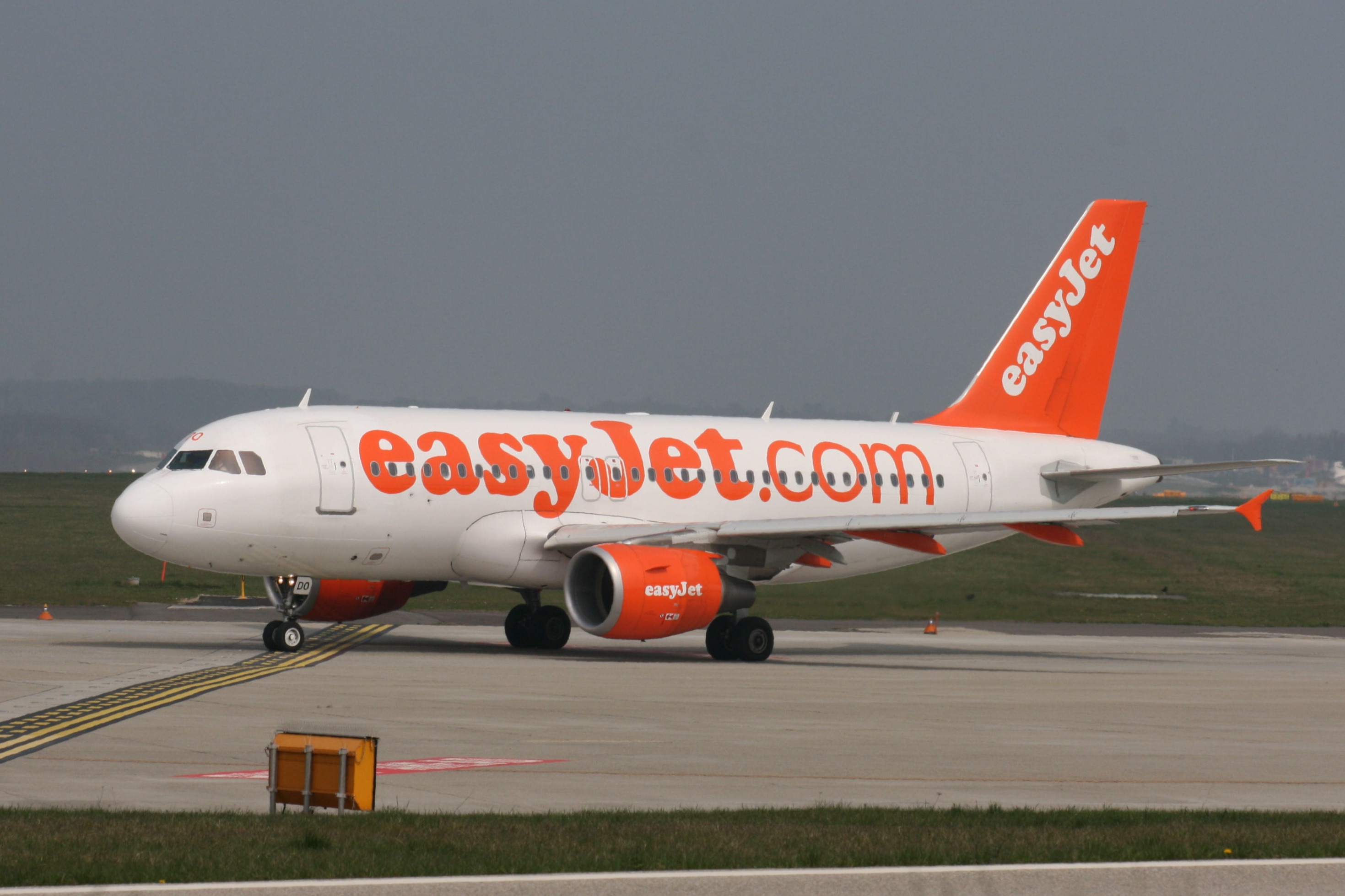 PH-AJU Douglas DC-2 G-EZDO A319-111 msn3634  Easyjet GVA 10.4.2010