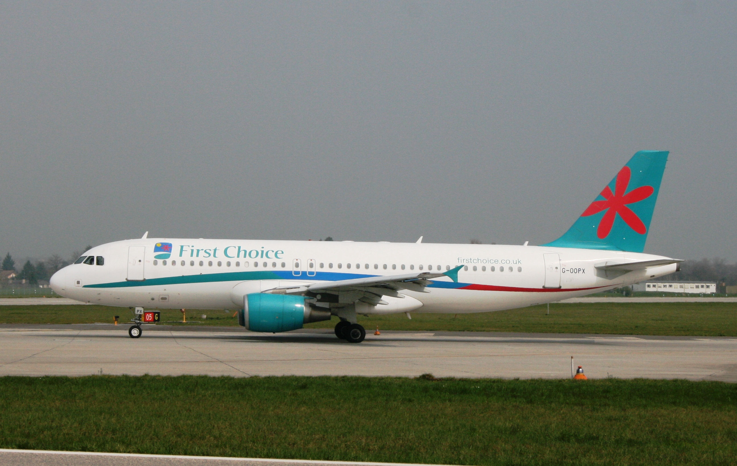 PH-AJU Douglas DC-2 G-OOPX A320-214 First Choice GVA 10.4.2010