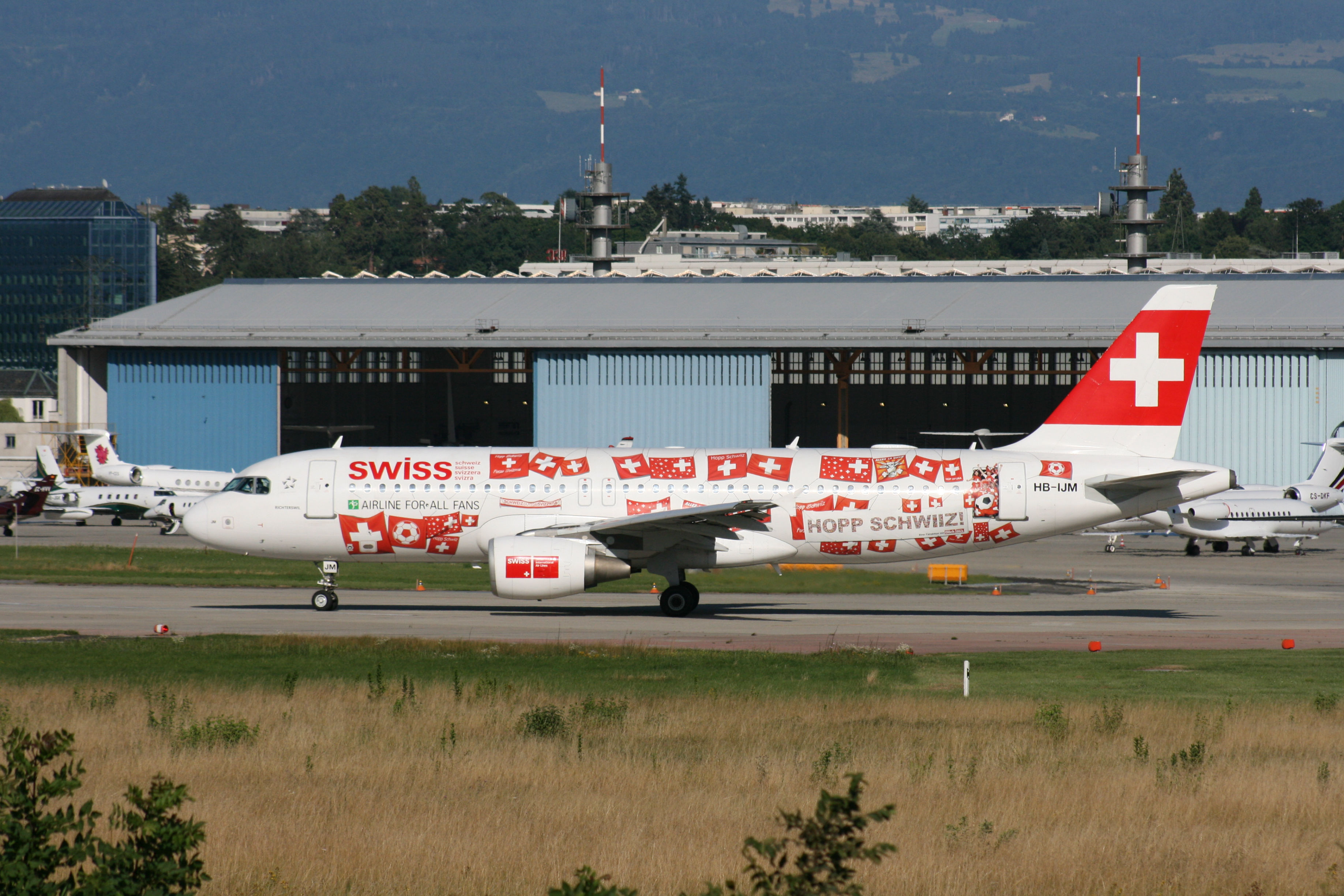 PH-AJU Douglas DC-2 HB-IJM SWISS Airbus A320-214 GVA 22.07.2008