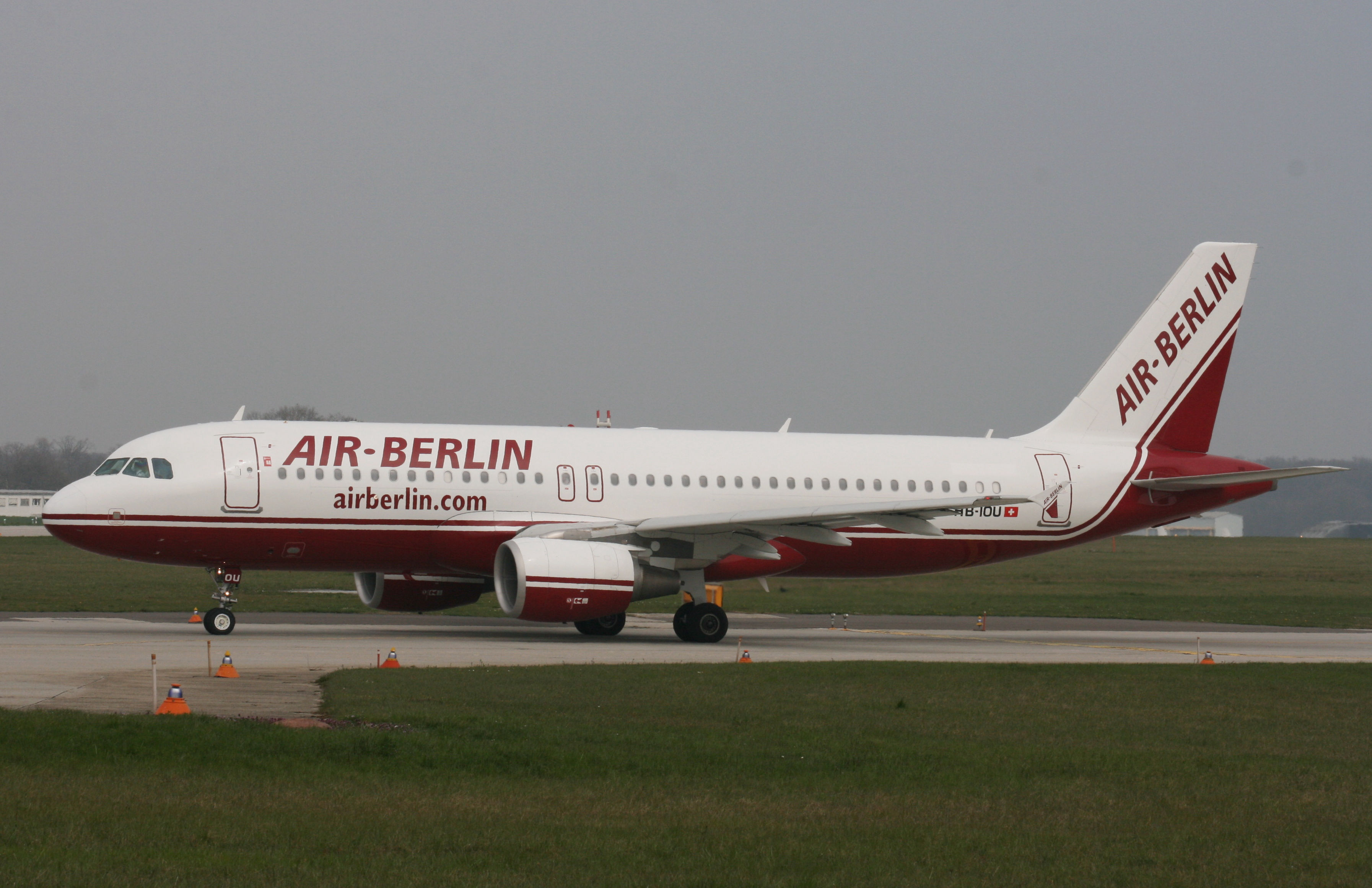 PH-AJU Douglas DC-2 HB-IOU A320-214 Air Berlin ZRH 10.4.2010