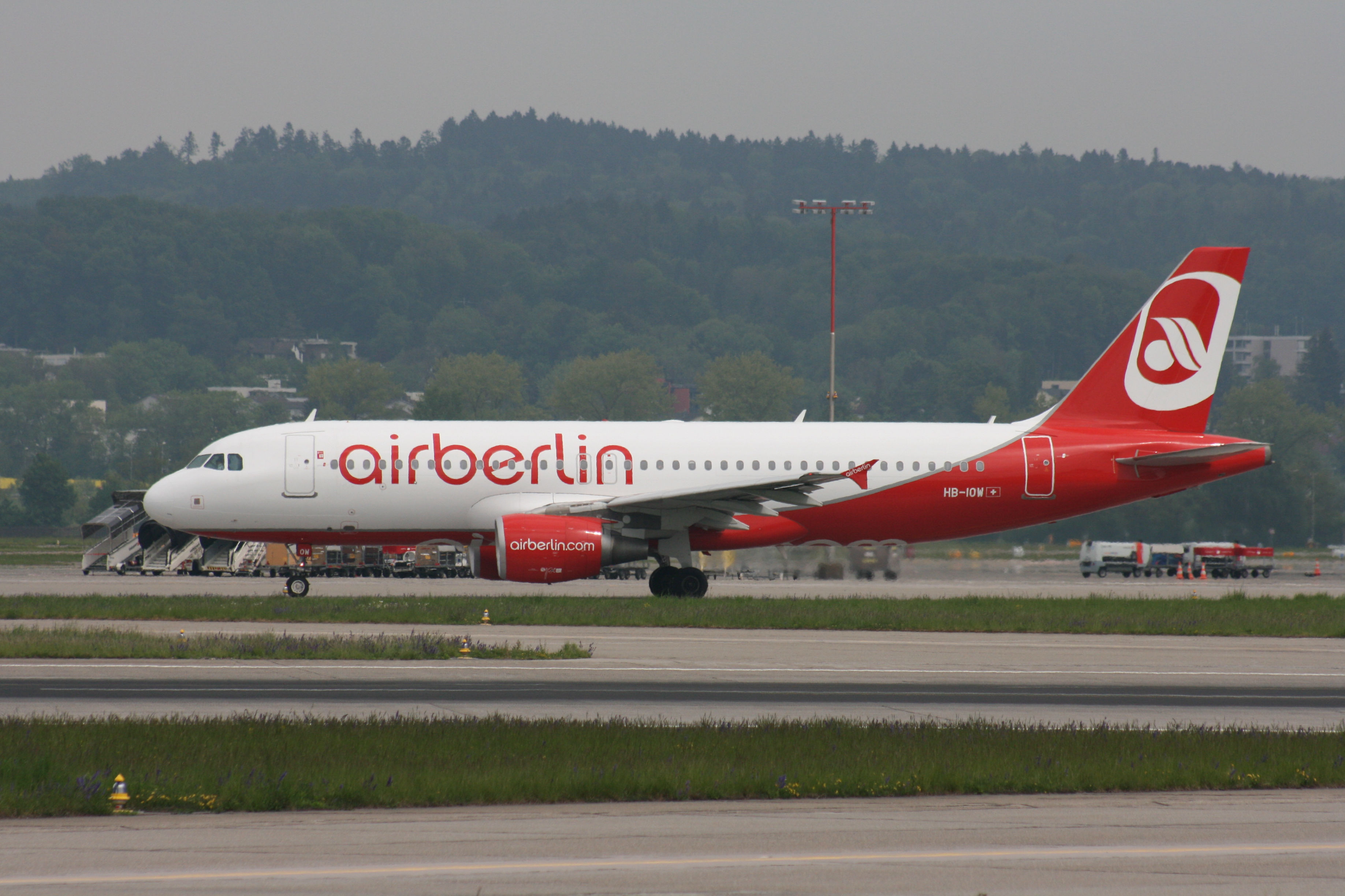 PH-AJU Douglas DC-2 HB-IOW A320-214 Air Berlin ZRH 29.04.2011