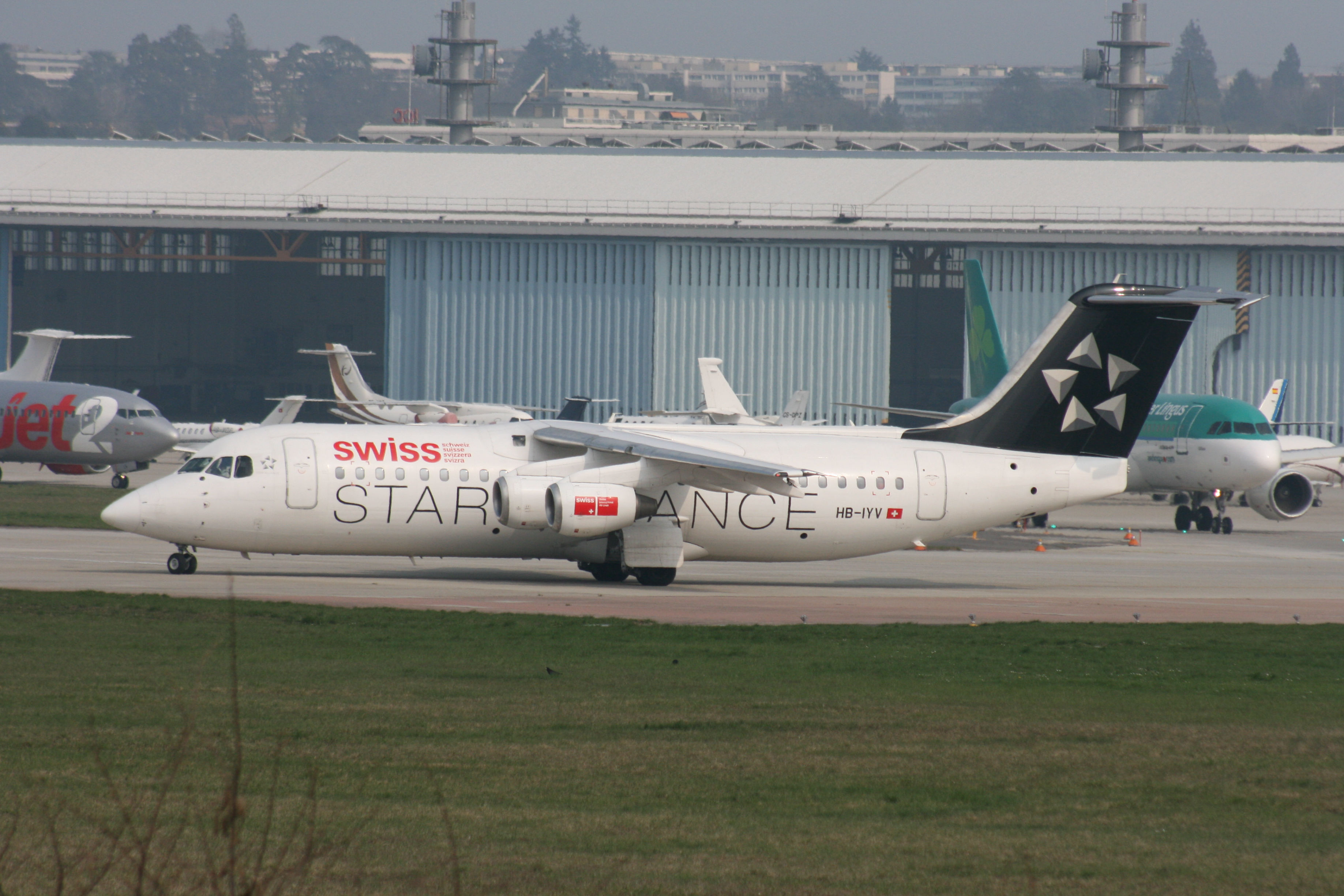 PH-AJU Douglas DC-2 HB-IVY BAE 146-100 Swiss Star Alliance GVA 10.04.2010