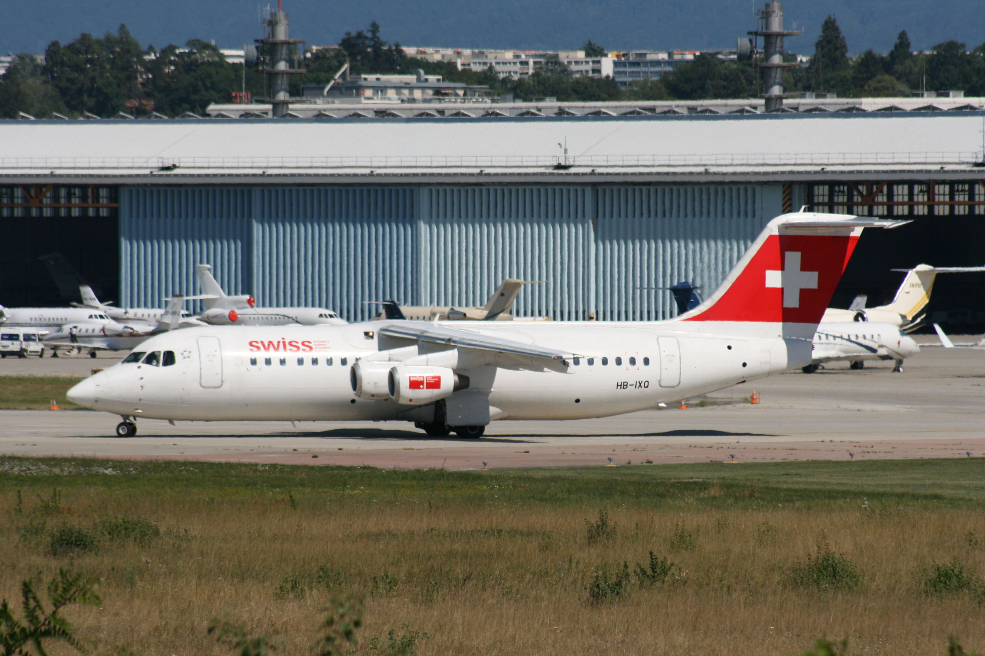HB-IXQ BAE Systems Avro 146-RJ100 Swiss  HB-IXQ BAE Systems Avro 146-RJ100 Swiss