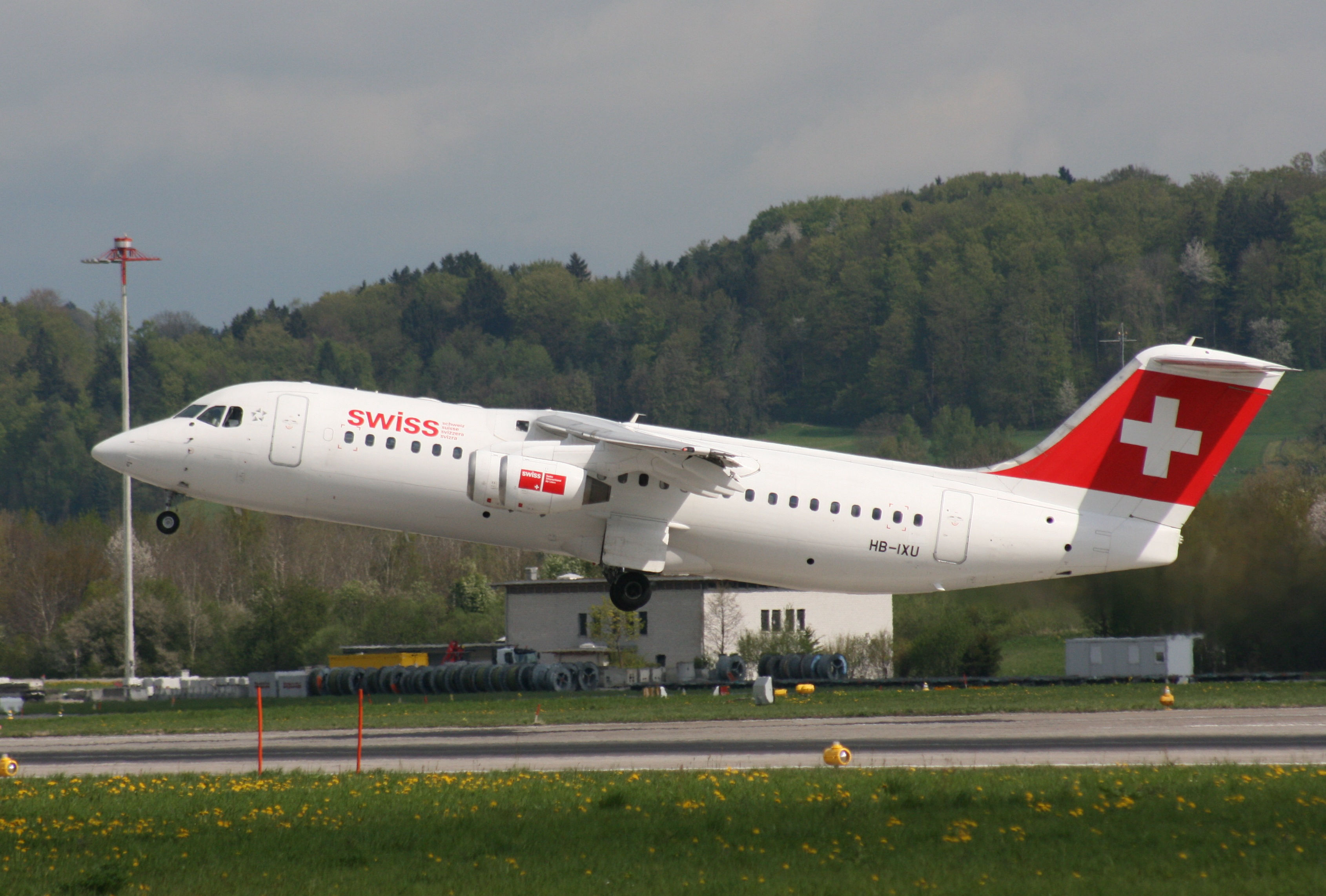 PH-AJU Douglas DC-2 HB-IXU BAE Systems Avro 146-RJ100 Swiss ZRH 18.04.2009