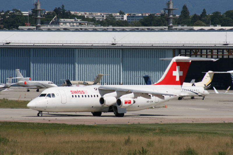 HB-IXW British Aerospace BAe 146-300Avro RJ100 Swiss GVA 8.2010