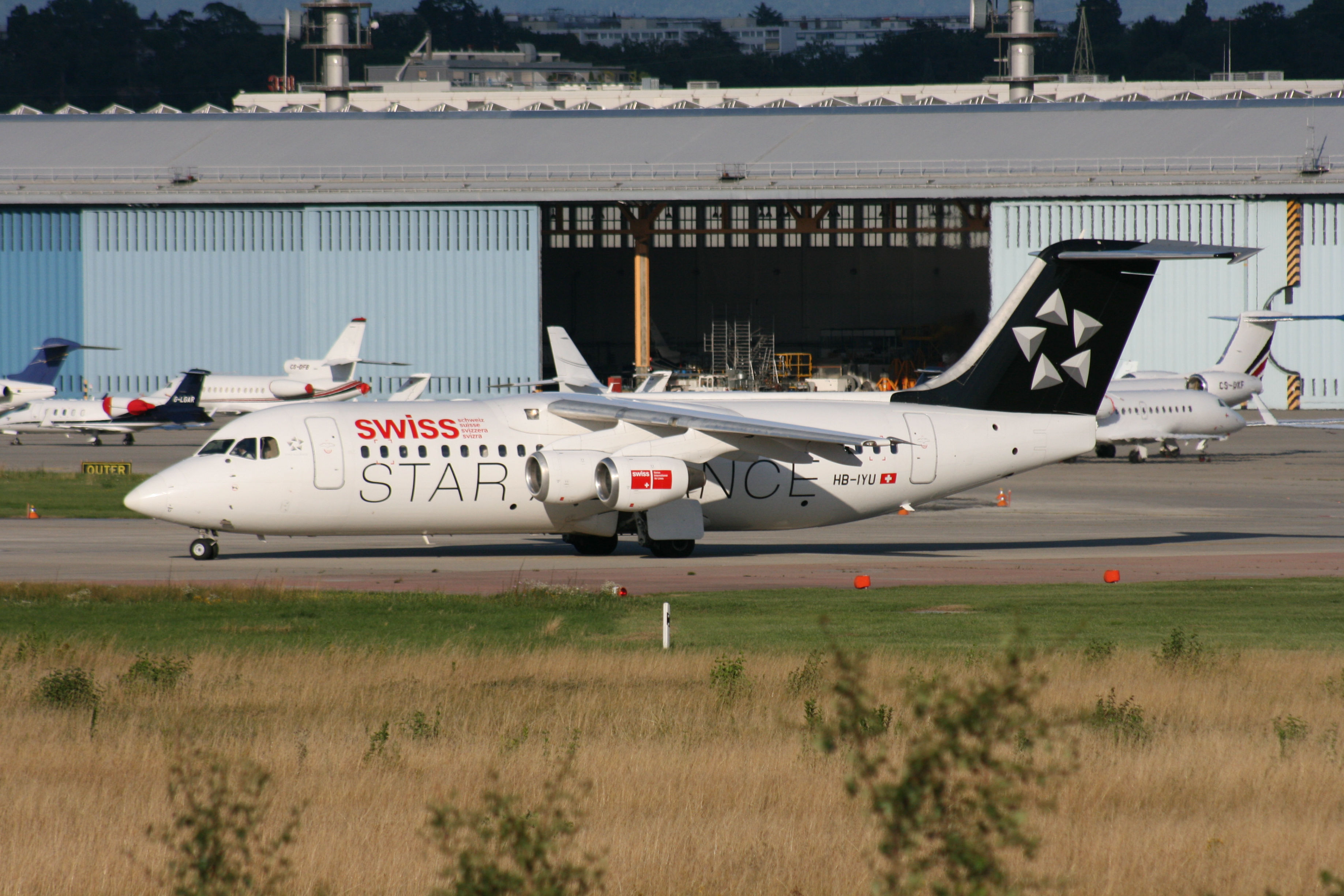 PH-AJU Douglas DC-2 HB-IYU BAE Avro RJ-100 SWISS STARALLIANCE GVA 220.07.2008