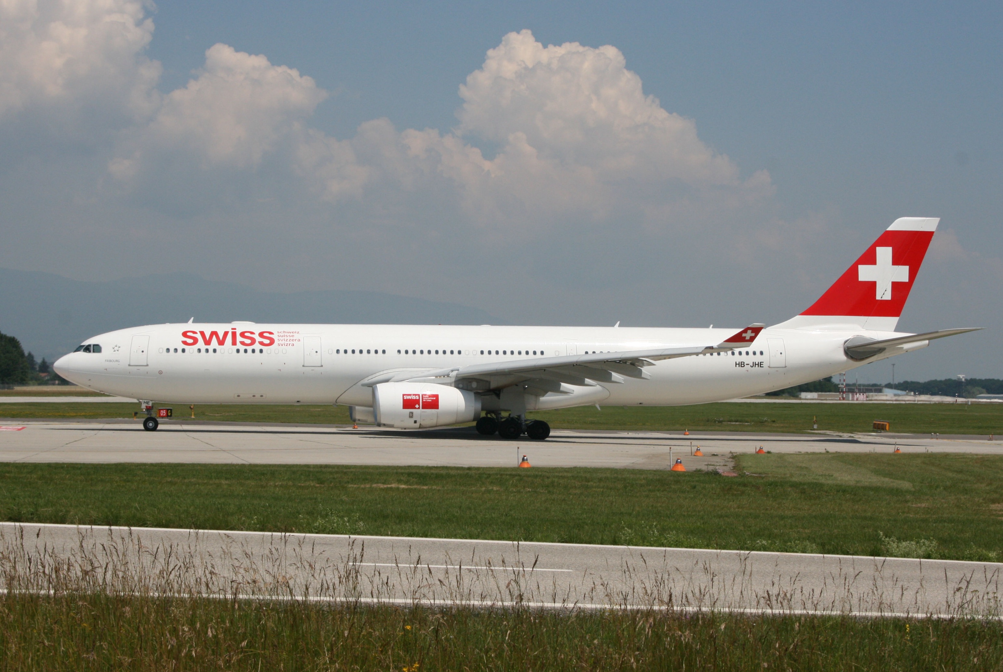 PH-AJU Douglas DC-2 PHHB-JHE A330-343 Swiss GVA 26.7.2010