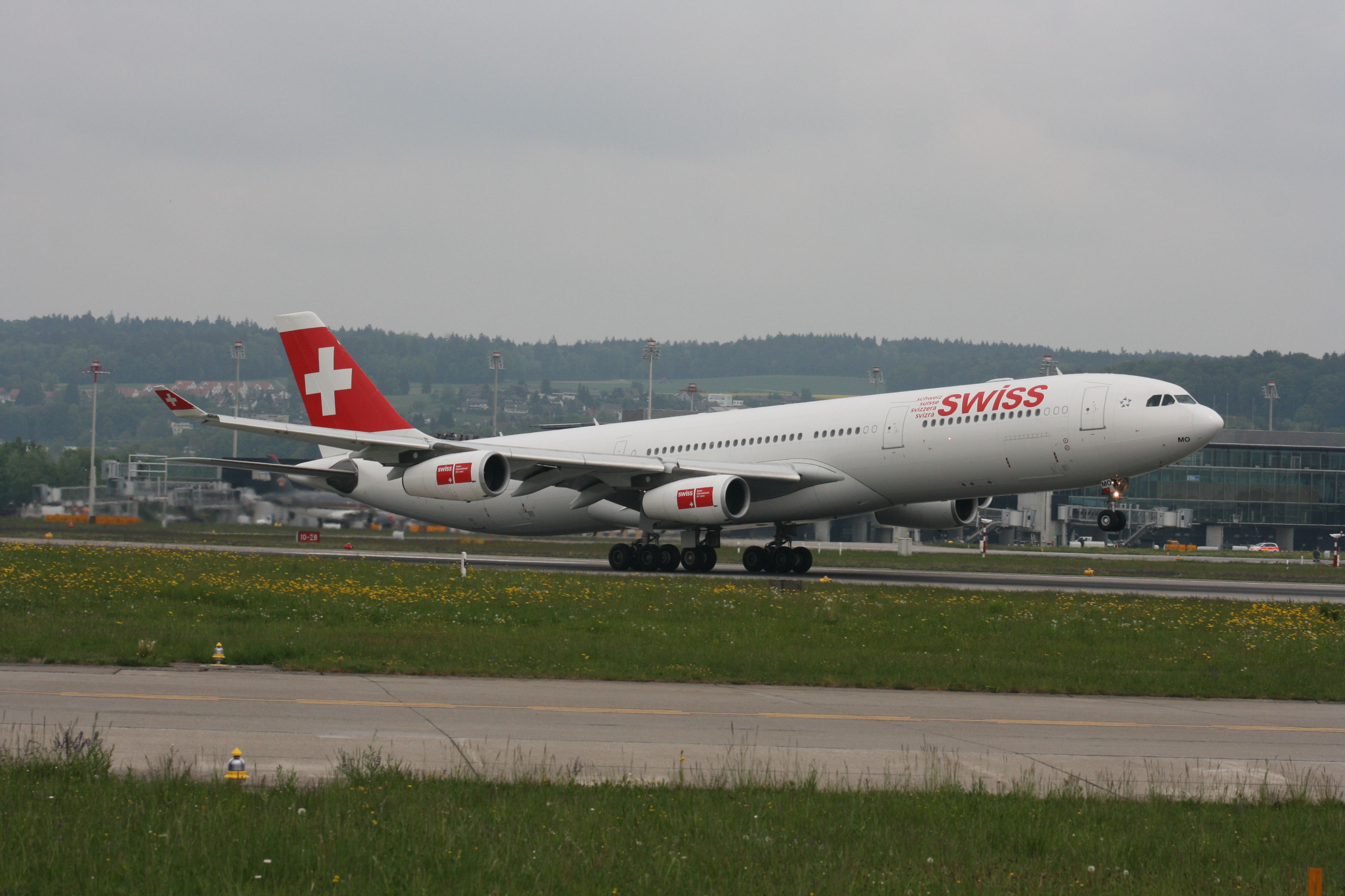 PH-AJU Douglas DC-2 HB-JMO A340 Swiss ZRH 29.4.2011
