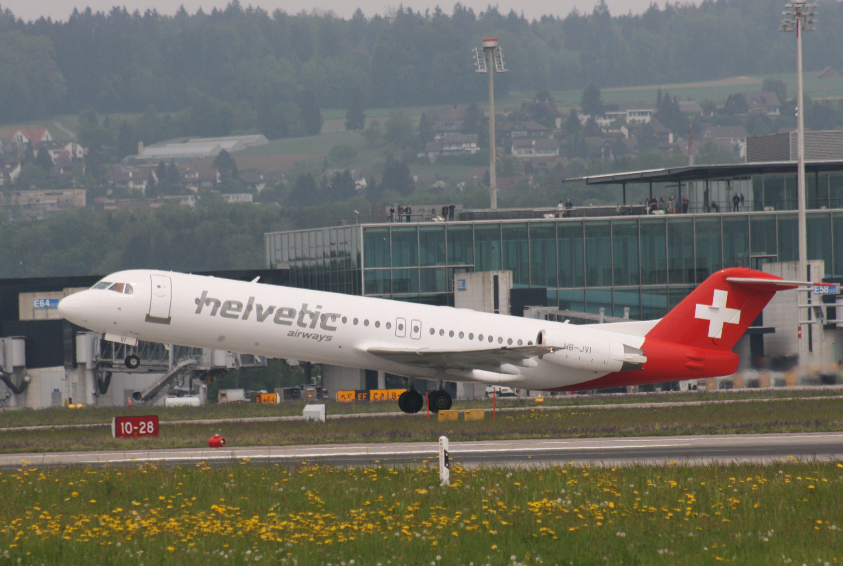 HB-JVI Fokker F100 Helvetic 
