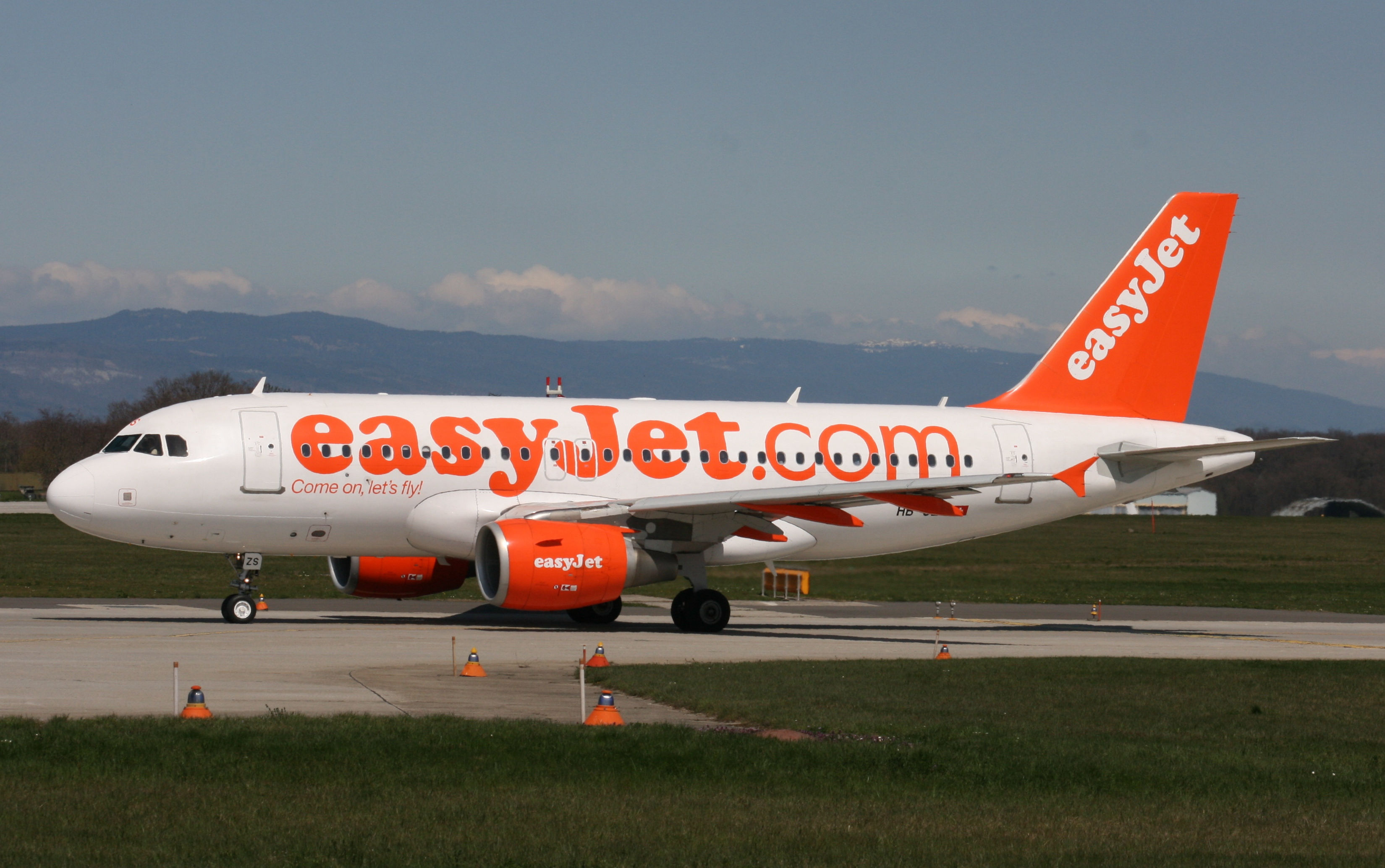 PH-AJU Douglas DC-2 HB-JZS A319-111 EasyJet gva 11.4.2010
