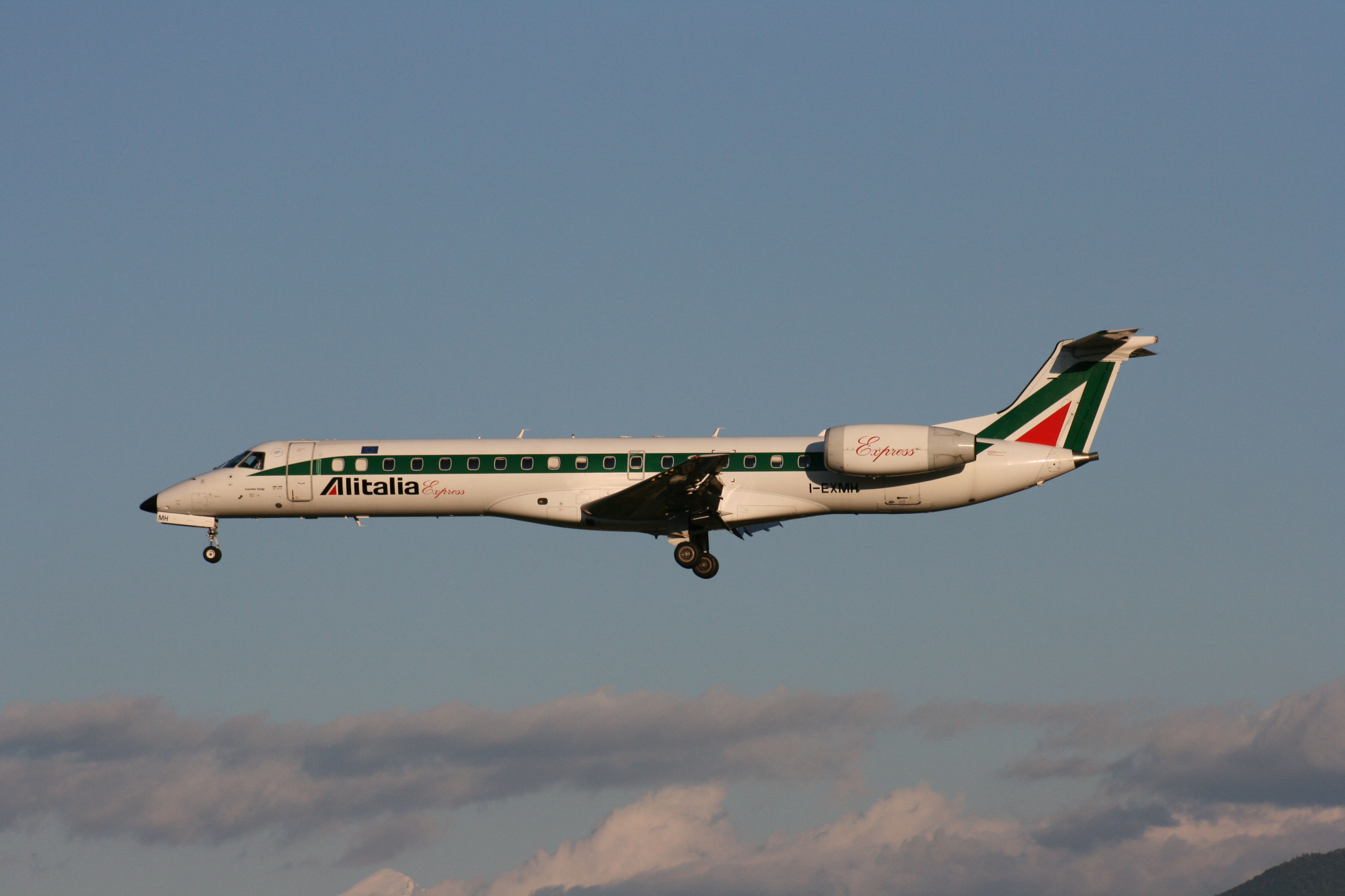 I-EXMH Embraer ERJ-145LR Alitalia GVA 22.7.2008