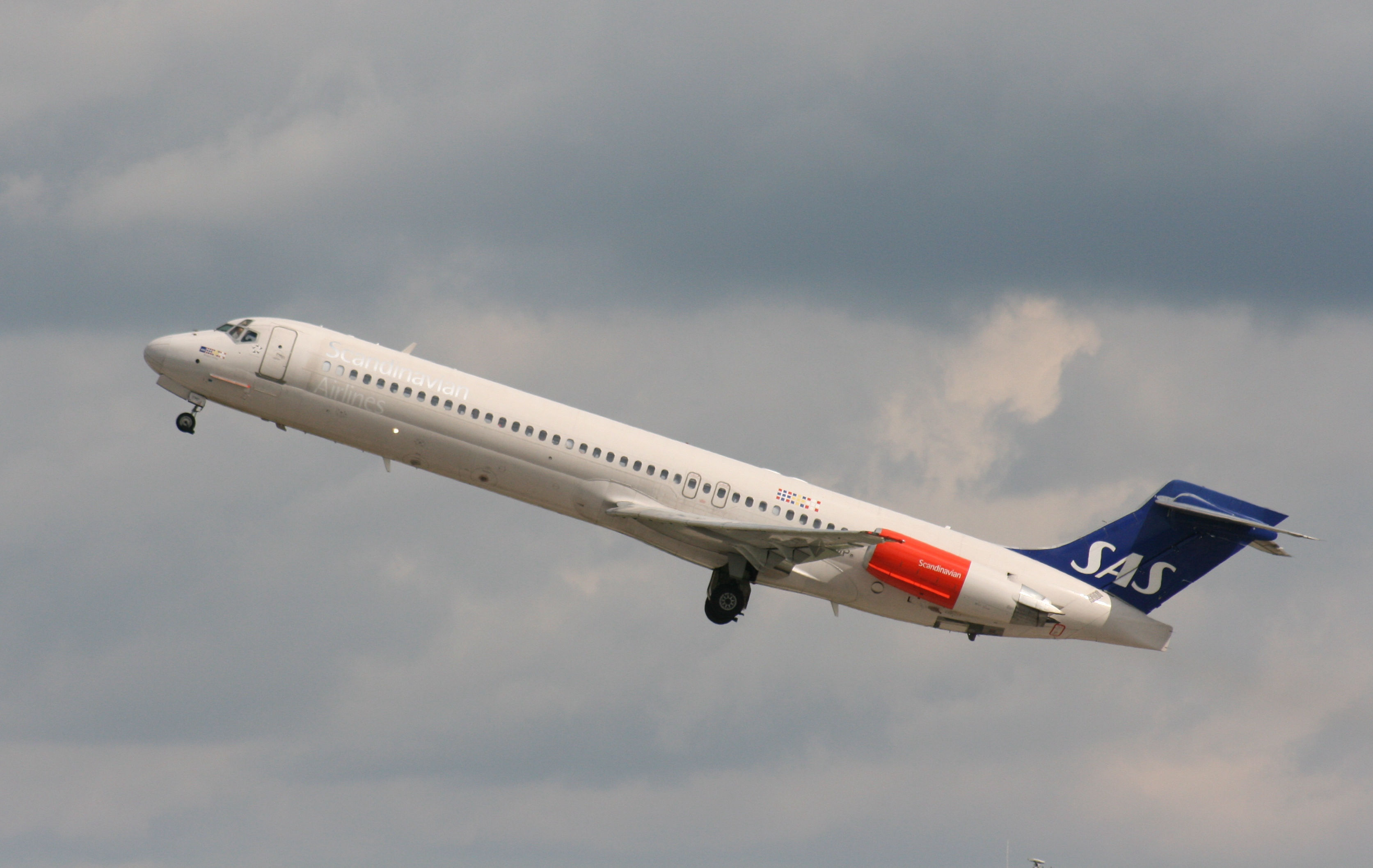 PH-AJU Douglas DC-2 LN-RMP MD87 SAS GVA 18.04.2009