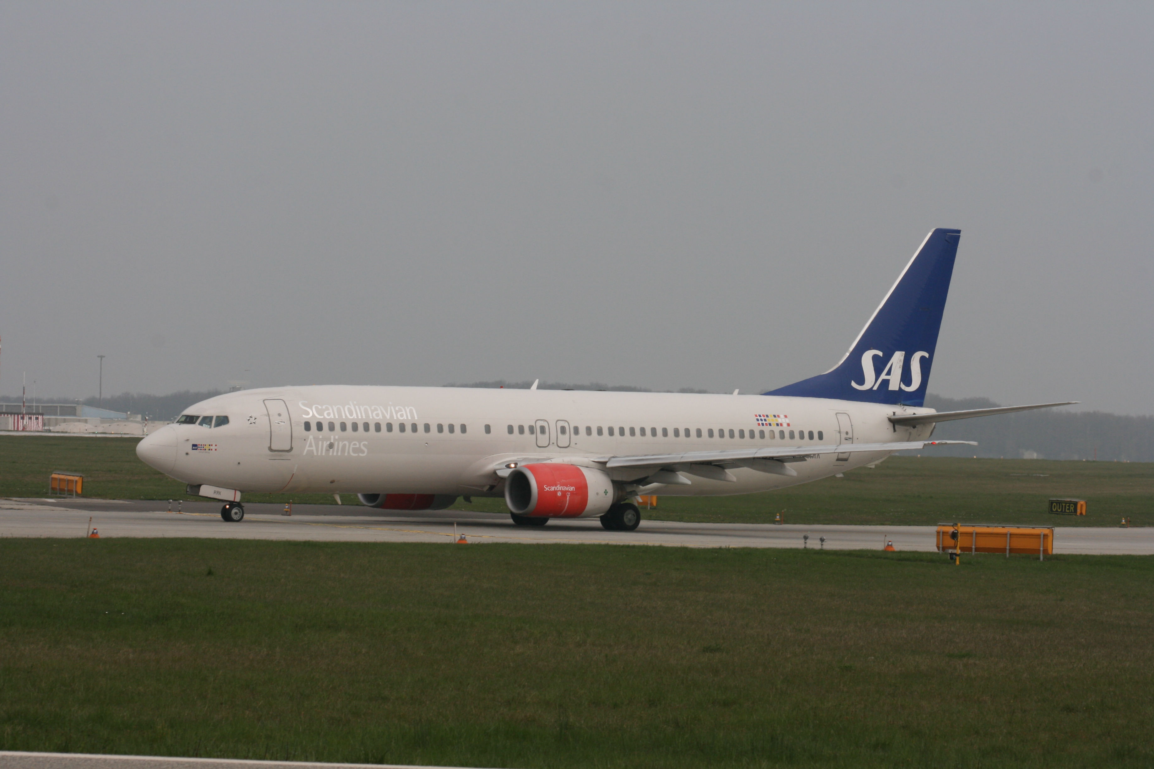 PH-AJU Douglas DC-2 LN-RRK B737-883 SAS GVA 10.04.2010