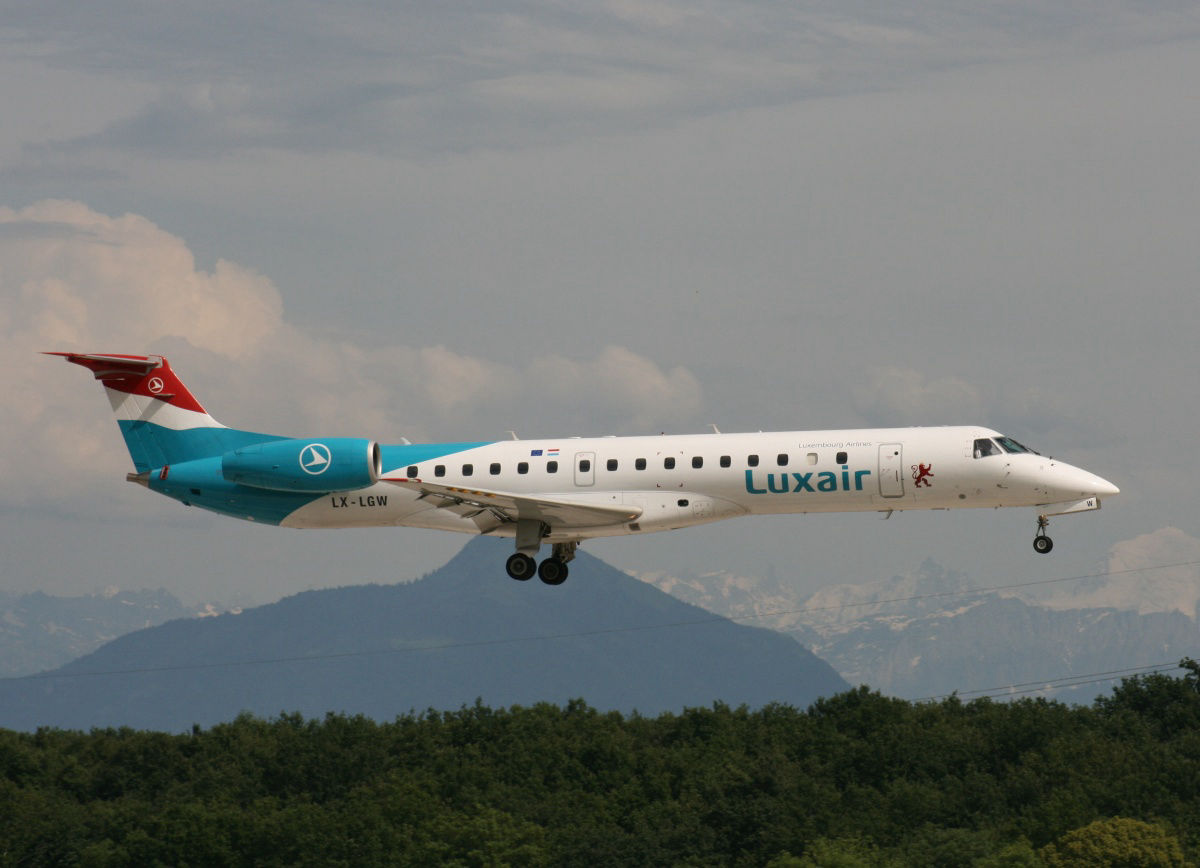PH-AJU Douglas DC-2 LX-LGW Embraer ERJ-145LU Luxair GVA 14.06.2009