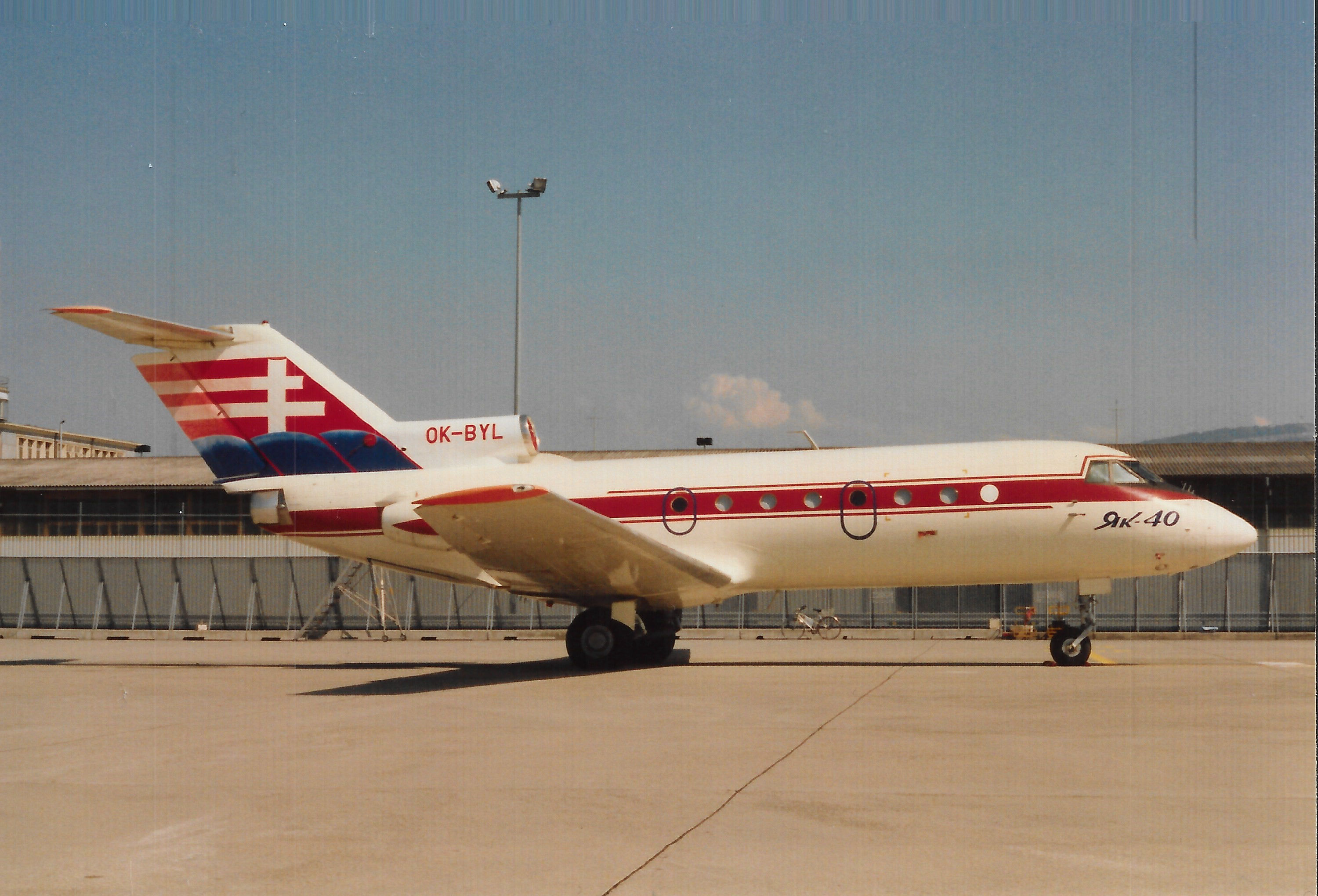 OK-BYL YAK-40  CSA JUN93 GVA