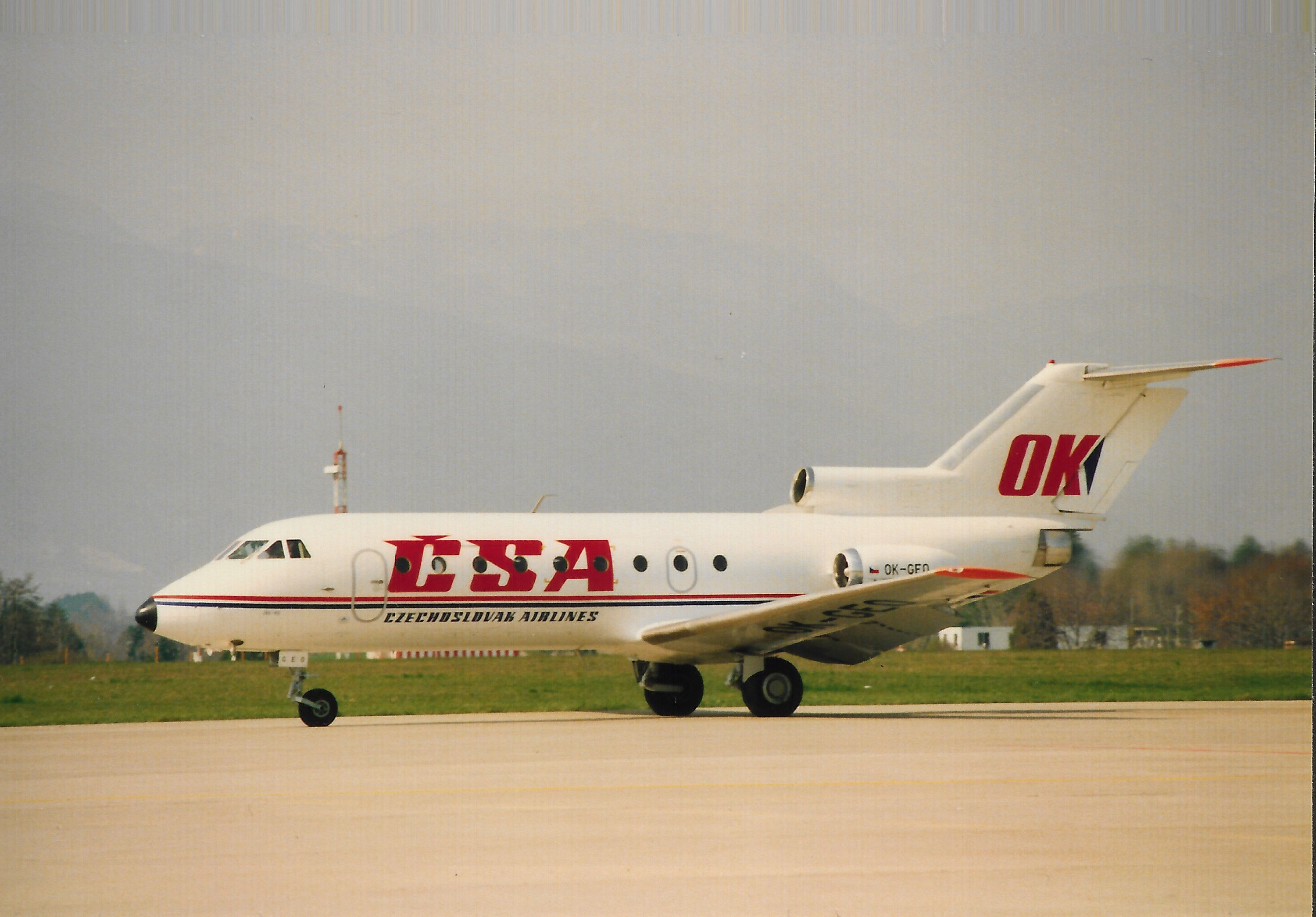 OK-GEO YAK-40  CSA JUN93 GVA