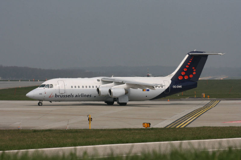 OO-DWE BAe 146 Avro RJ Brussels AL GVA 10.04.2010