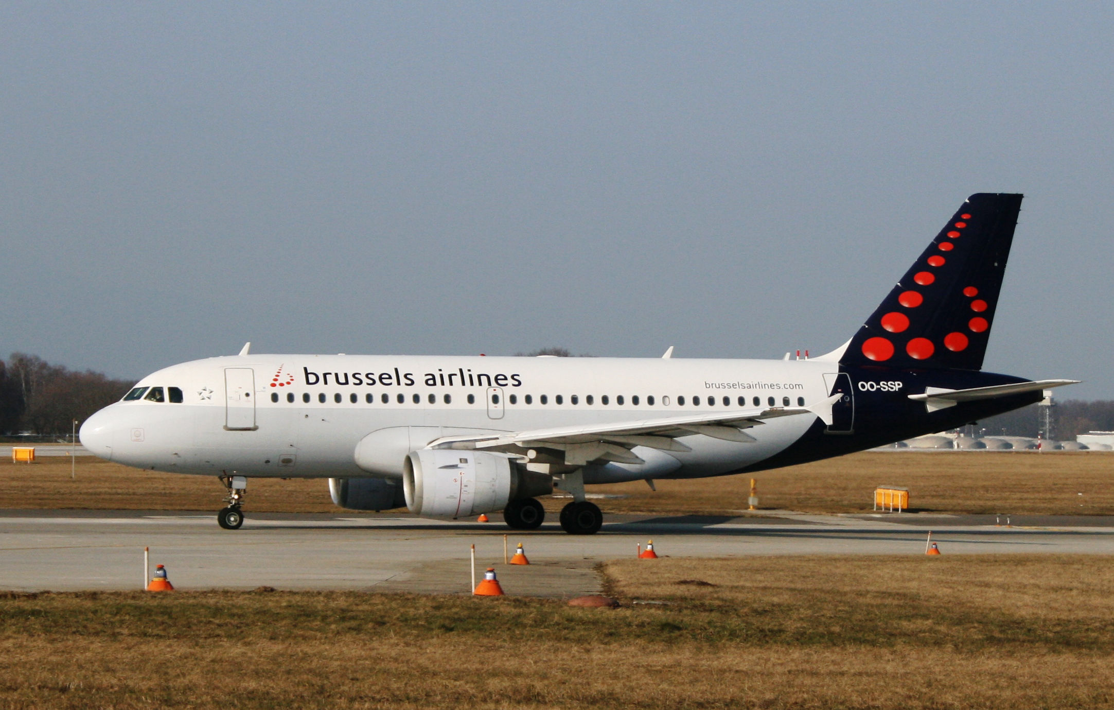 PH-AJU Douglas DC-2 OO-SSP A319-113 Brussels Airlines