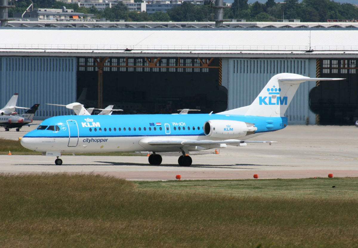 PH-AJU Douglas DC-2 PH-JCH Fokker 70 KLM GVA 31.5.2009