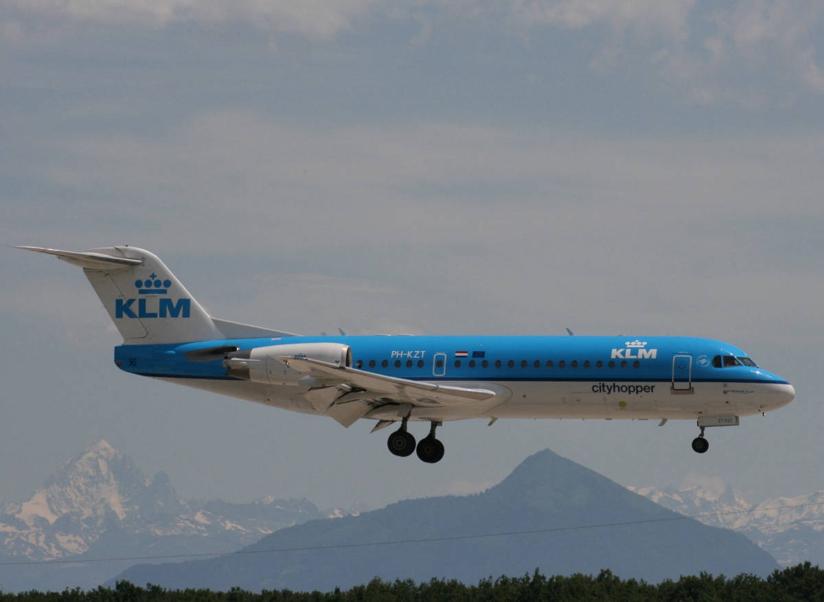 PH-AJU Douglas DC-2 PH-KZT Fokker 70 KLM GVA 14.6.2009