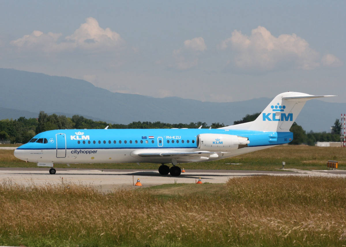 PH-AJU Douglas DC-2 PH-KZU Fokker 70 KLM  gva 31.5.2009