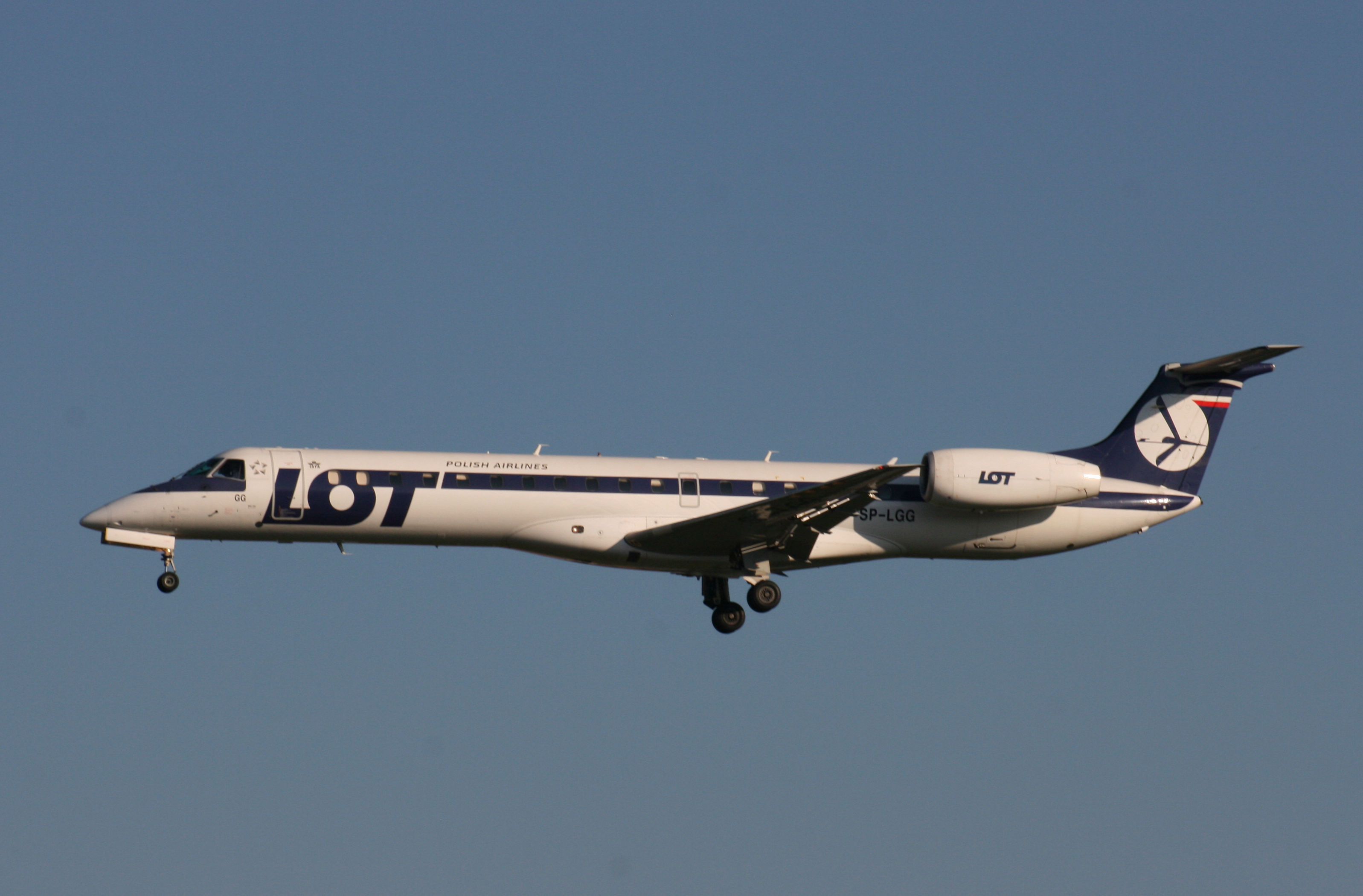 PH-AJU Douglas DC-2 SP-LGG Embraer ERJ-145MP - 145319 LOT GVA 21.8.2010