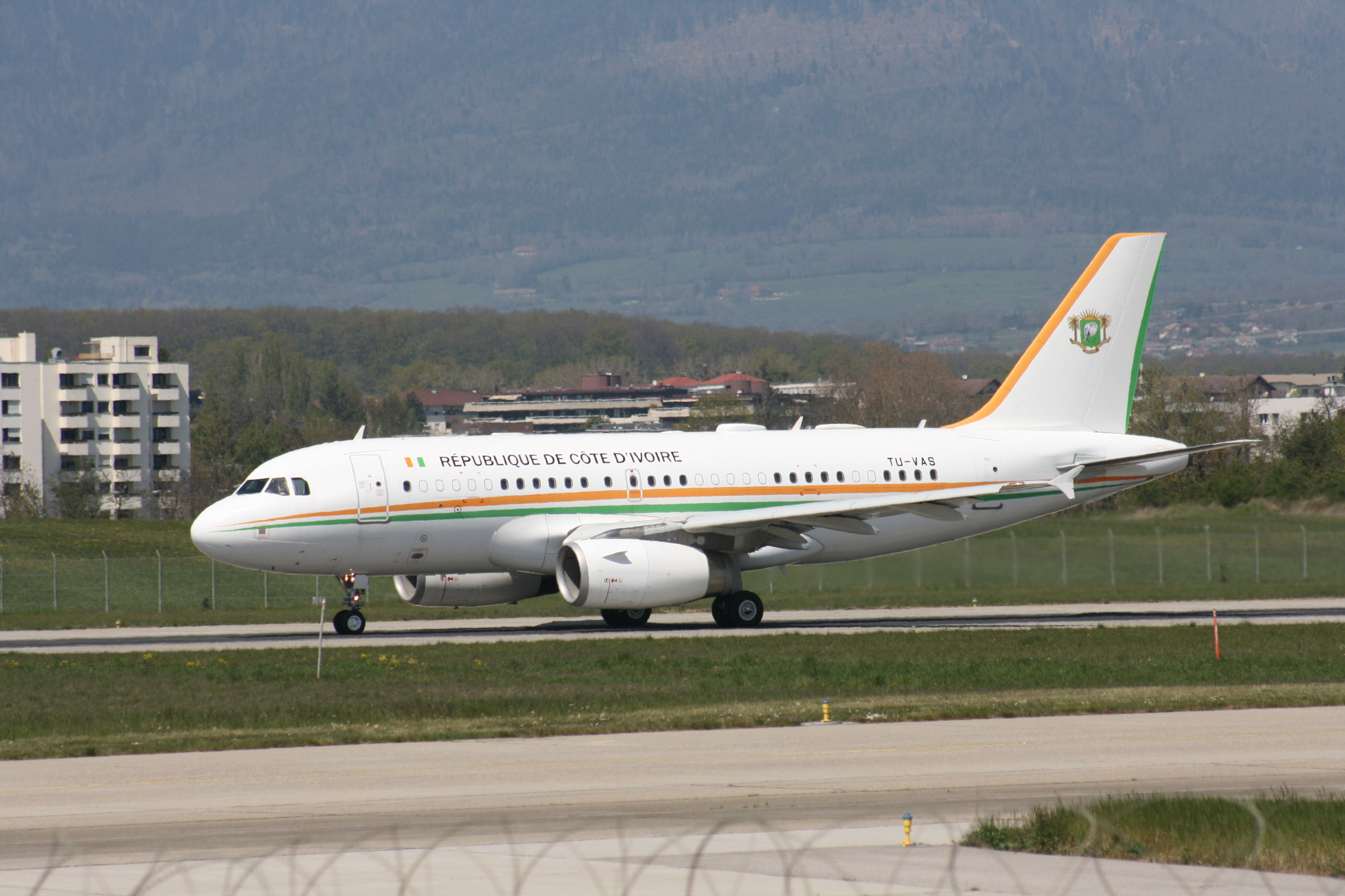PH-AJU Douglas DC-2 TU-VAS A.319-100 Rep Cote d'Ivoire GVA 24.4.2021