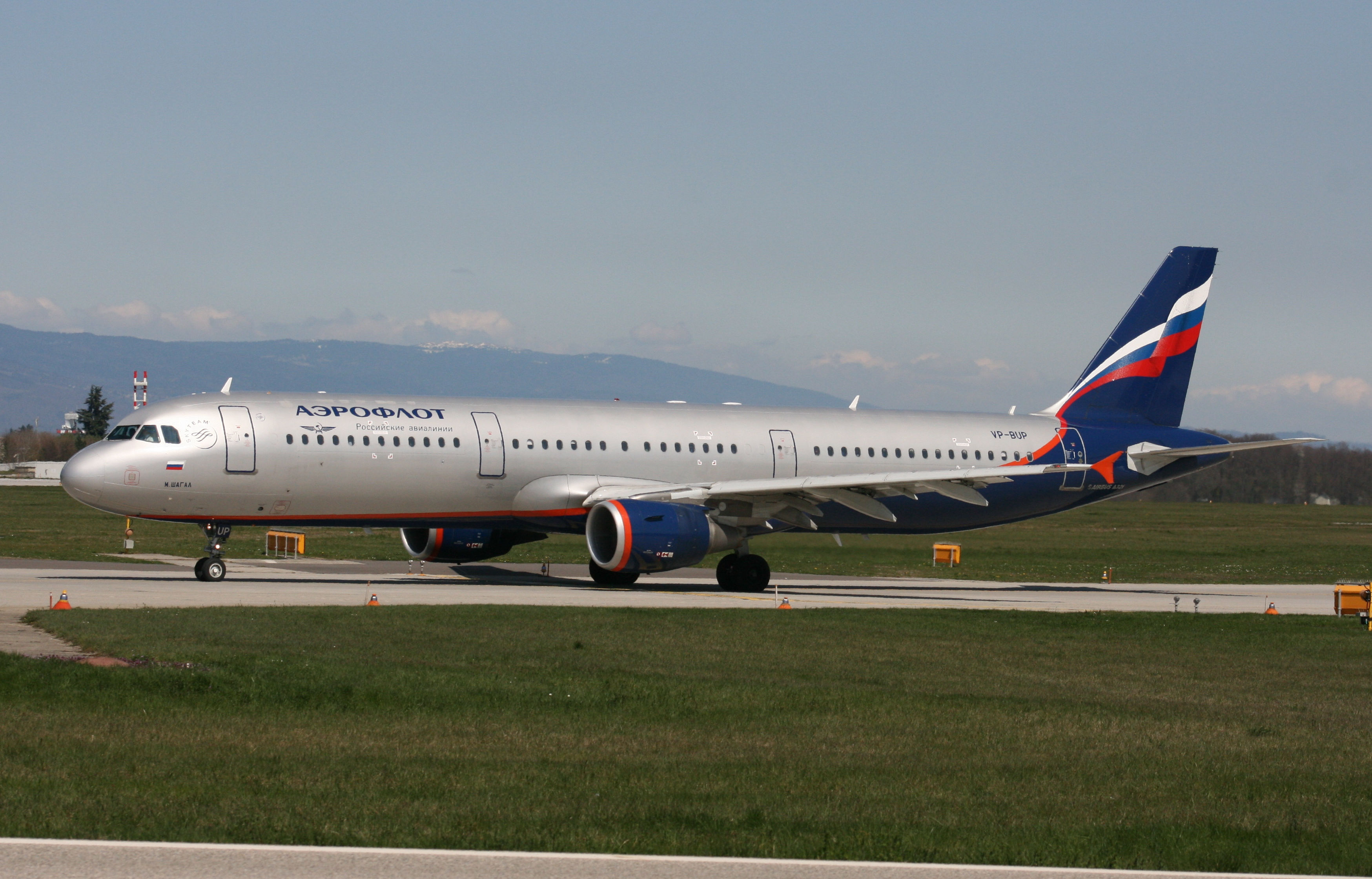 PH-AJU Douglas DC-2 VP-BUP A321-211 Aeroflot GVA 11.04.2010