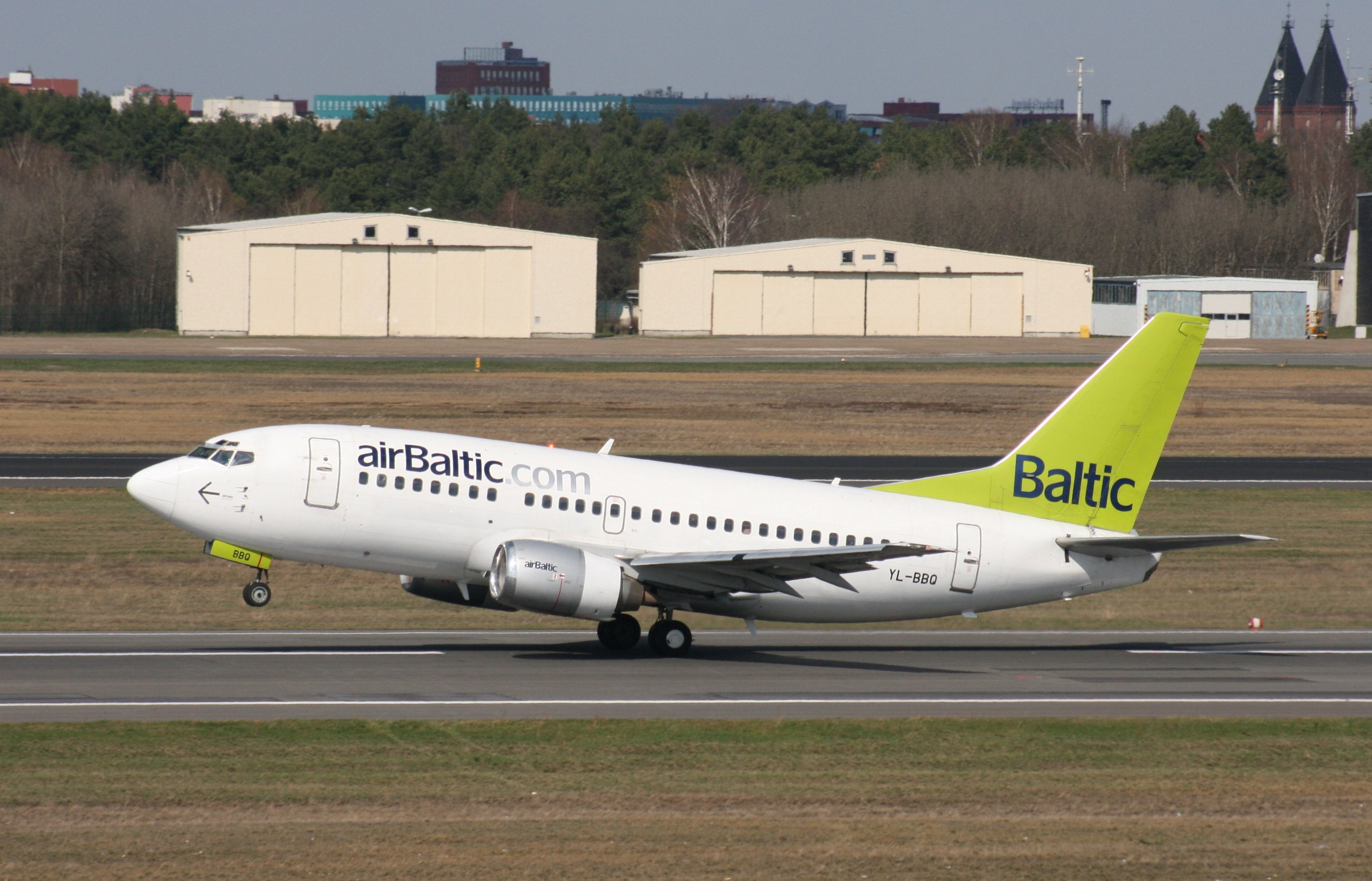 PH-AJU Douglas DC-2 YL-BBQ B.737-522 Air Baltic TXL 2.4.2010